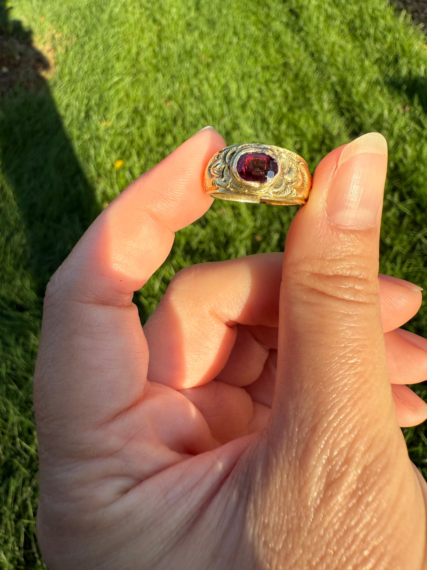 GARNET Victorian Antique Chunky FLORAL Wide Band 18k Gold Ring French Embossed Roses Purple East West Bezel Set Stacker Heavy