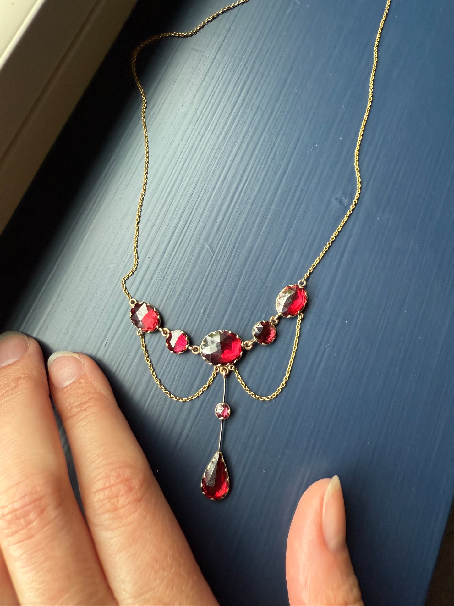 Gorgeous French PERPIGNAN GARNET Festoon NECKLACE Drapery Chain 18k Gold Bezel Set Rose Cut Closed Back Almandine Glowing Raspberry Wine
