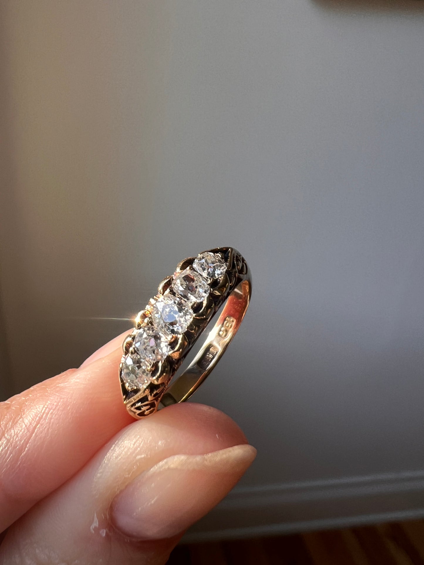 Antique 0.6 Carat Old Mine Cut DIAMOND 5 Five Stone Band Ring 15k Gold Scrolled Victorian