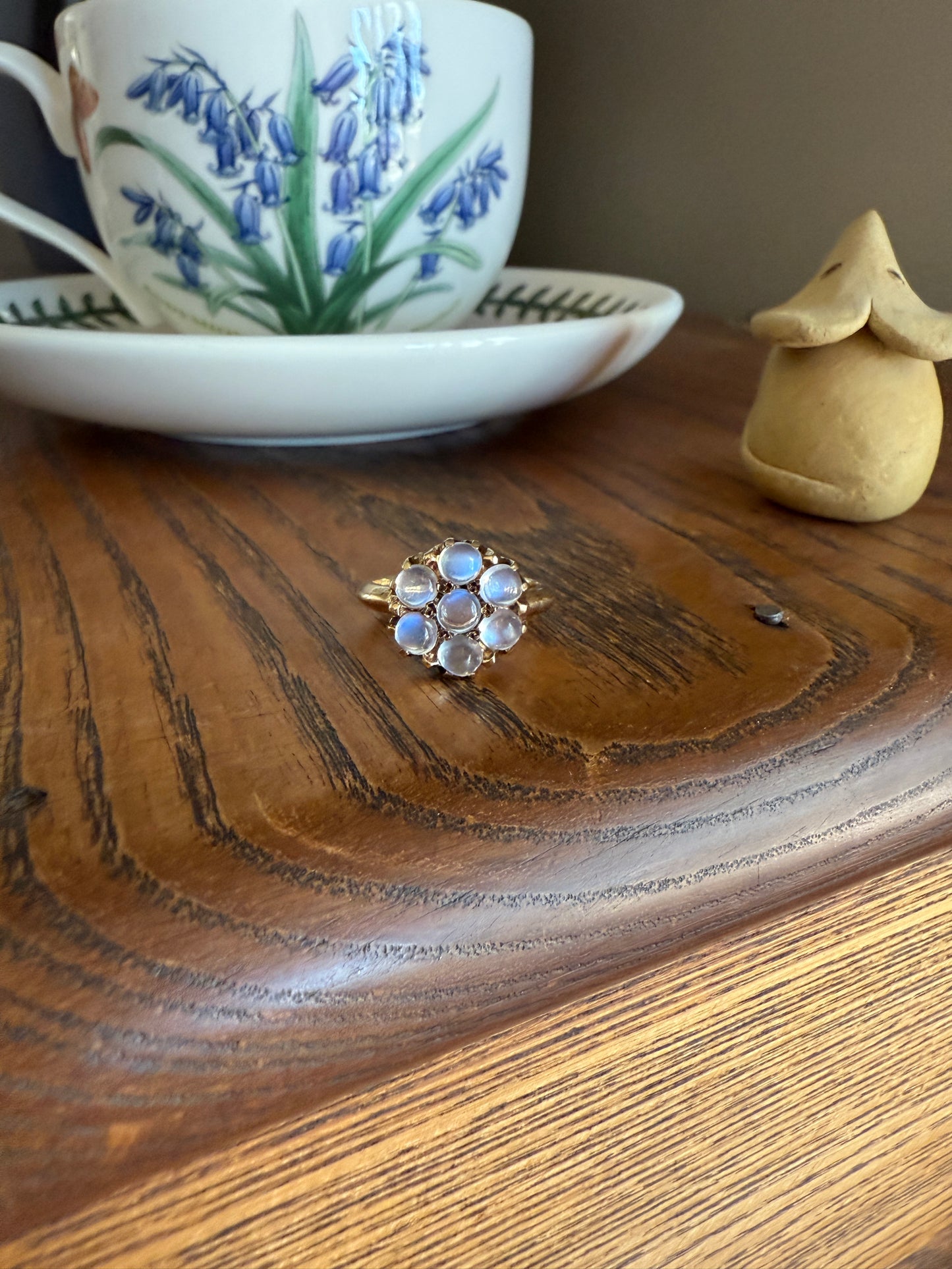 MOONSTONE Daisy Cluster Halo Ring Vintage to Art Deco Antique 14k Gold Seven Stone Blue Flash Chunky Glowing Orbs