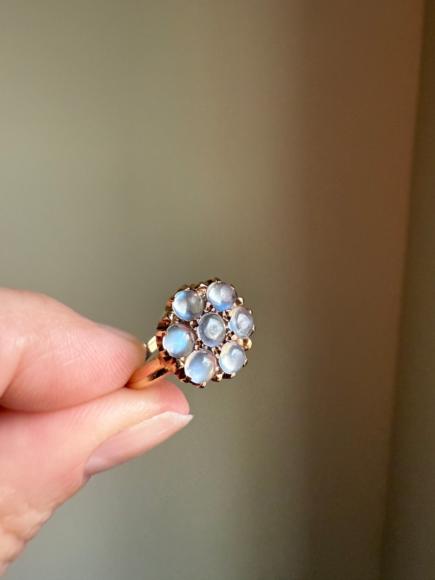 MOONSTONE Daisy Cluster Halo Ring Vintage to Art Deco Antique 14k Gold Seven Stone Blue Flash Chunky Glowing Orbs