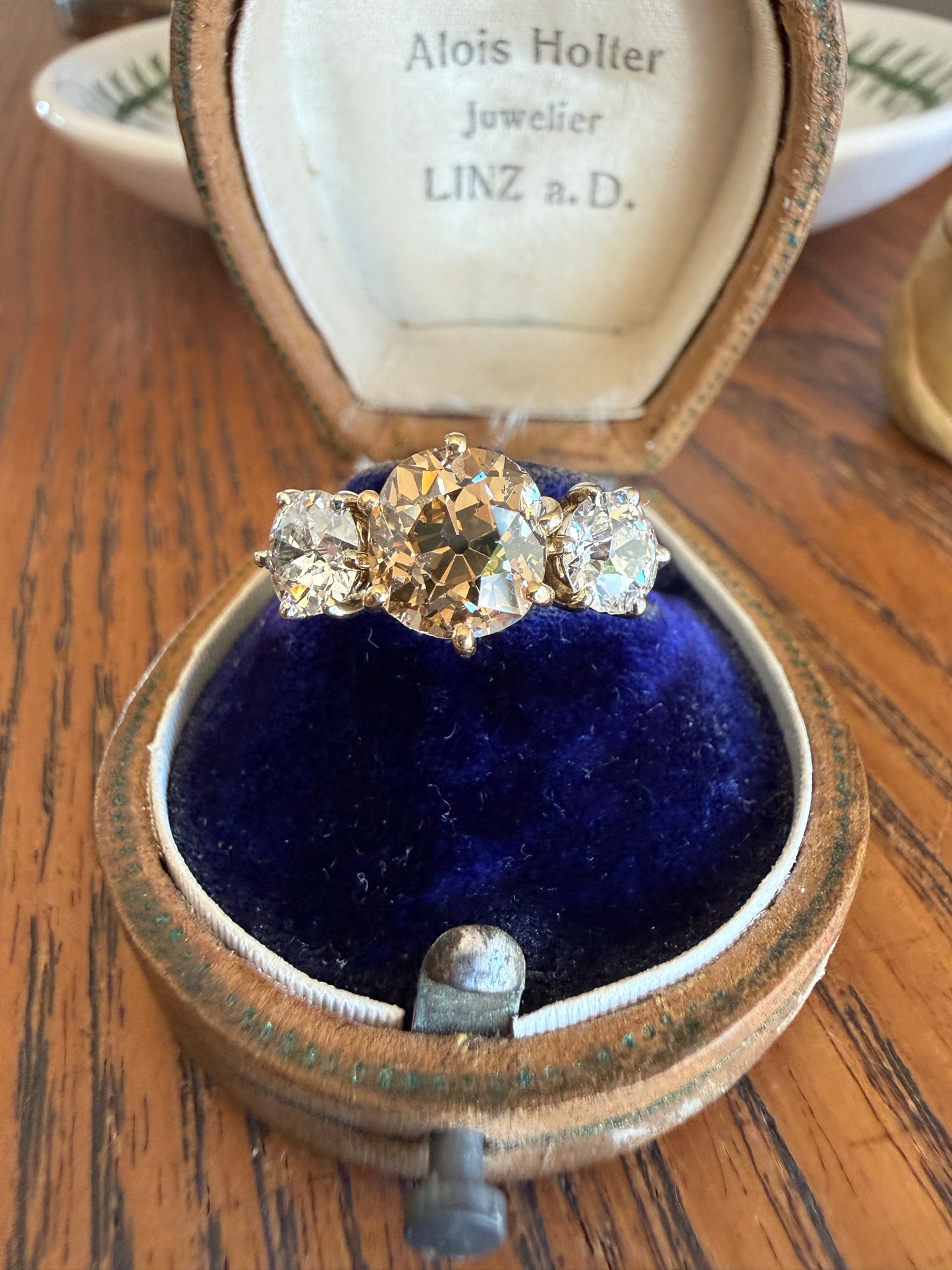 CHAMPAGNE Fancy Light BROWN Cognac Three Stone 3.3 Carats Old Mine Cut DIAMOND Ring 18k Yellow White Gold Vintage Art Deco Tall Stacker Band