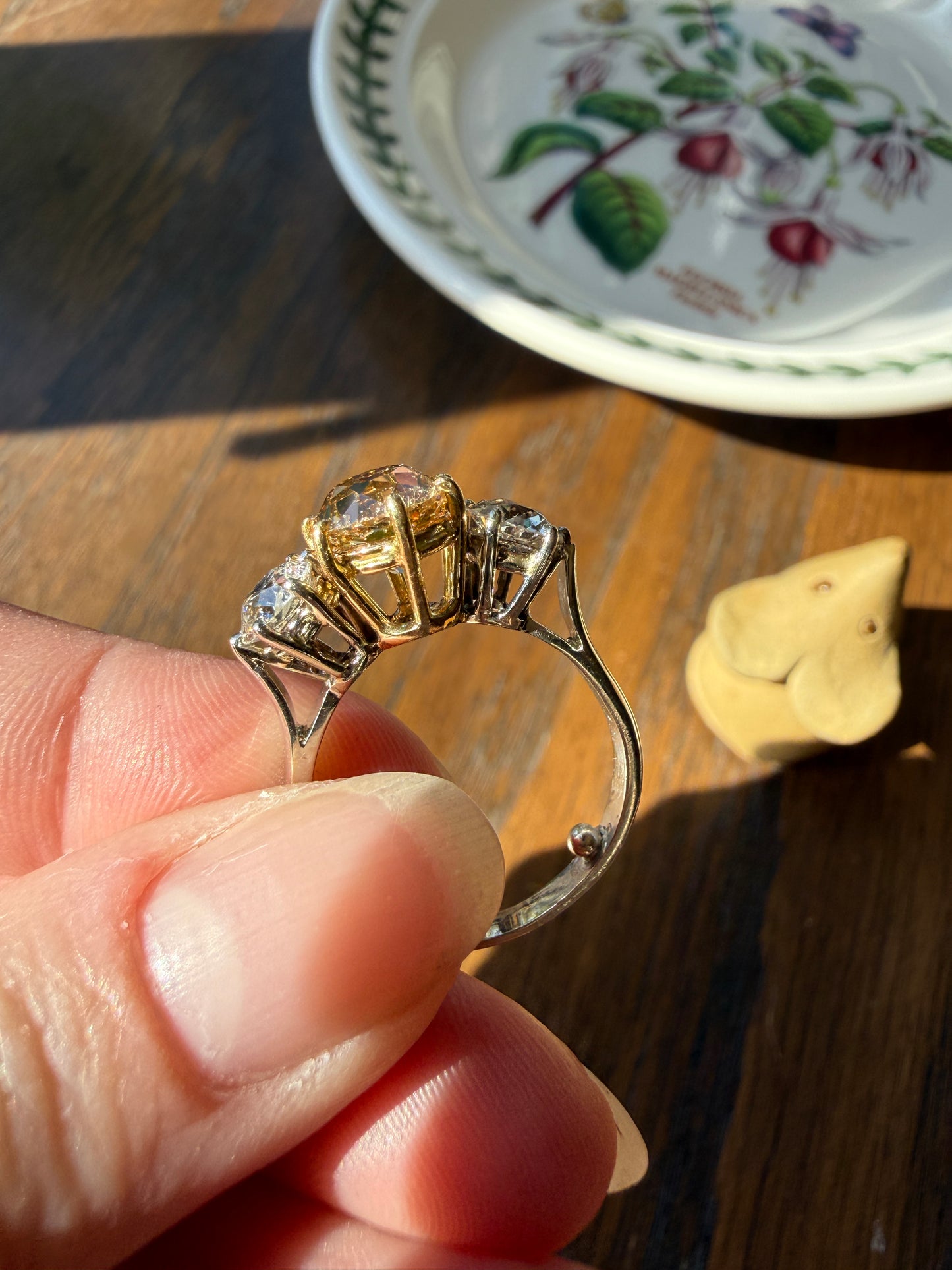 CHAMPAGNE Fancy Light BROWN Cognac Three Stone 3.3 Carats Old Mine Cut DIAMOND Ring 18k Yellow White Gold Vintage Art Deco Tall Stacker Band