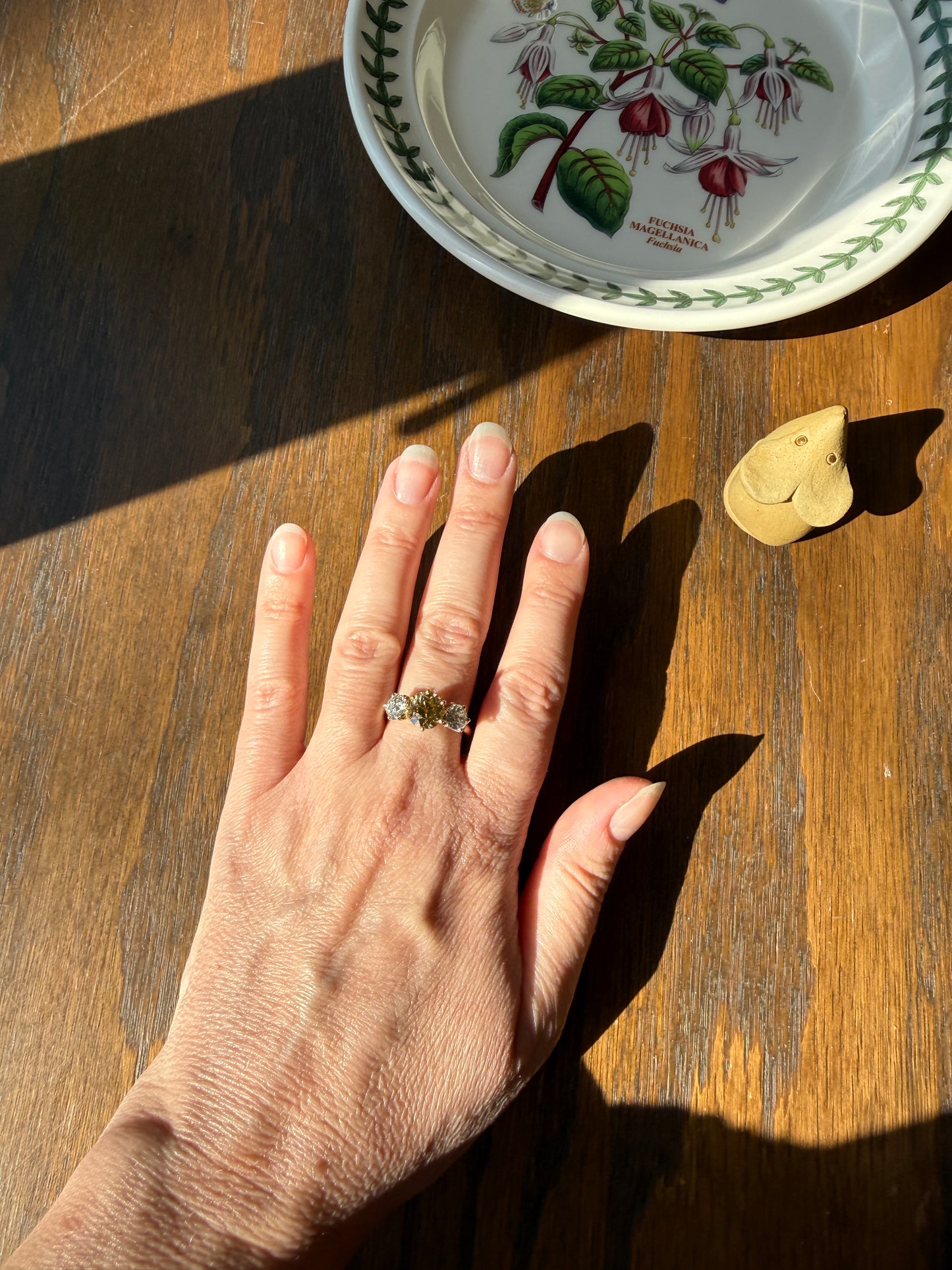 CHAMPAGNE Fancy Light BROWN Cognac Three Stone 3.3 Carats Old Mine Cut DIAMOND Ring 18k Yellow White Gold Vintage Art Deco Tall Stacker Band