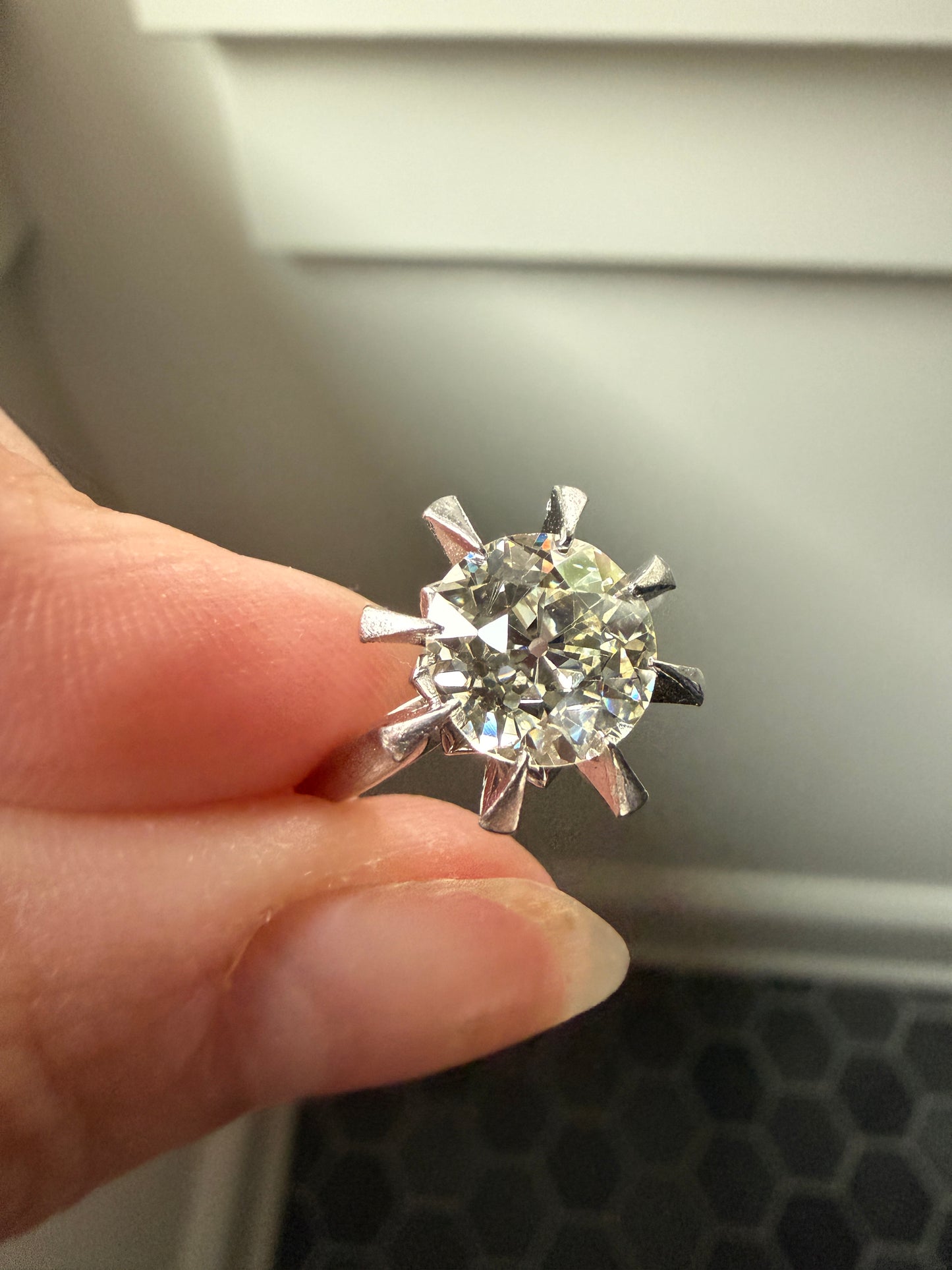 Unique Vintage 2.4 Carats Old Mine Cut DIAMOND Sunburst Ring Solitaire Engagement 18k White Gold & Platinum Architectural Claw Prongs ooak