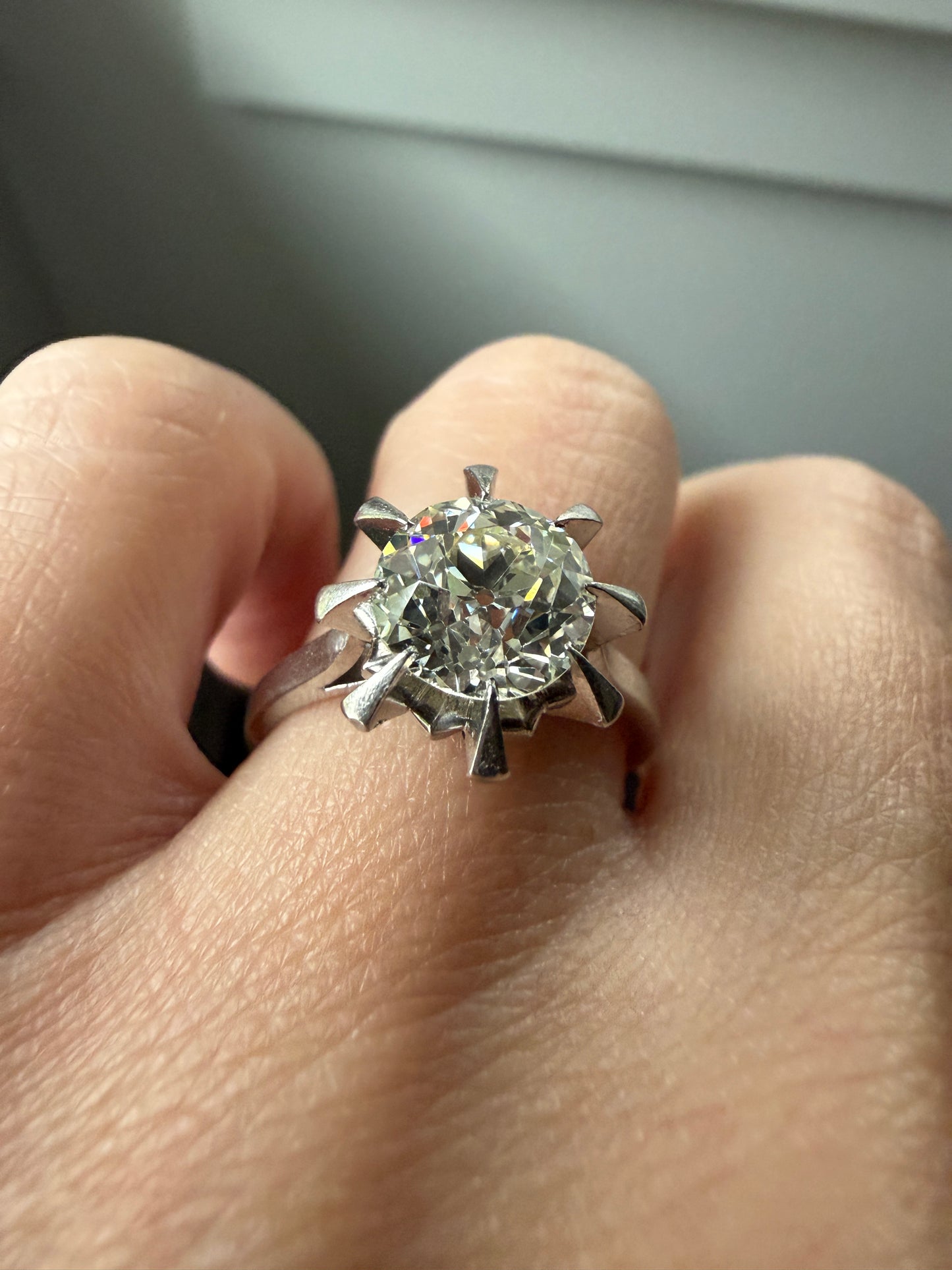 Unique Vintage 2.4 Carats Old Mine Cut DIAMOND Sunburst Ring Solitaire Engagement 18k White Gold & Platinum Architectural Claw Prongs ooak