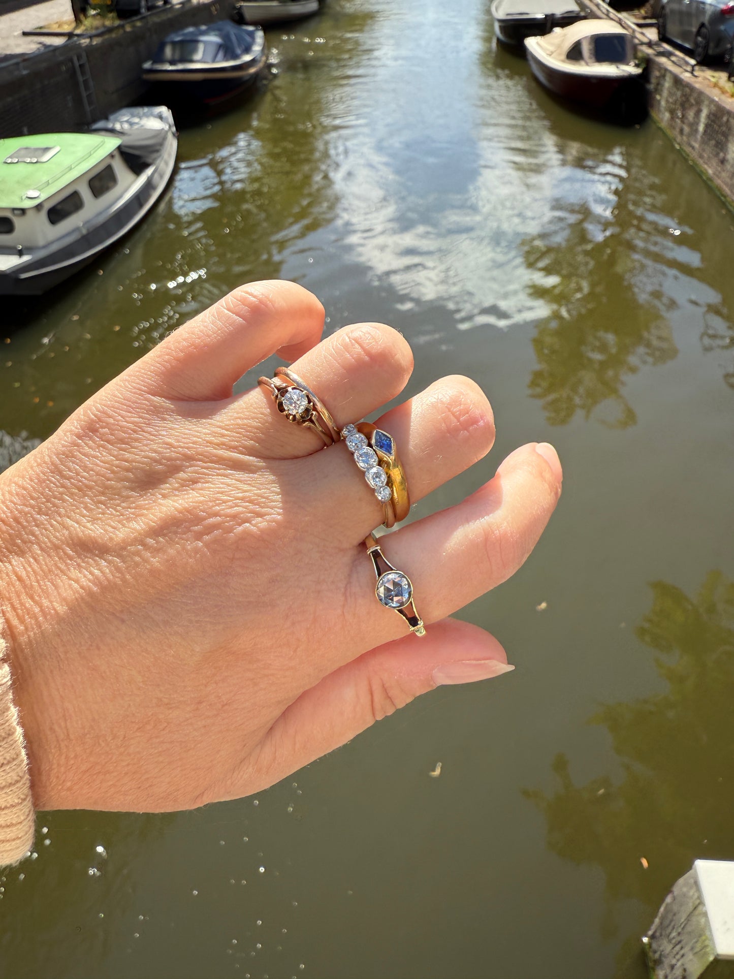 East West Diamond Shaped Kite Cut SAPPHIRE Ring 4.9g 23k Gold Vintage Blue Solitaire Stacker Gypsy Band Bezel Set Natural Periwinkle Blue