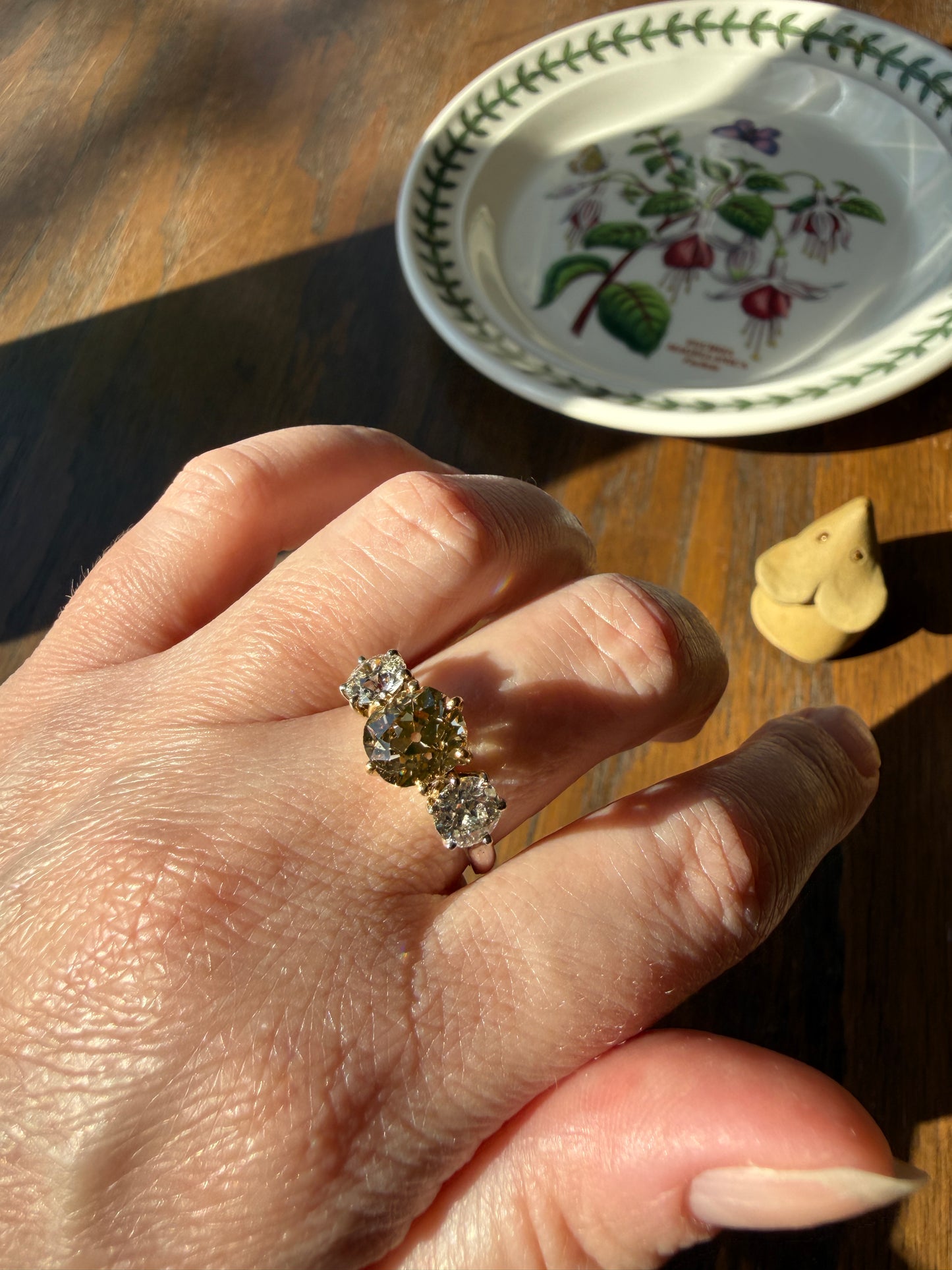CHAMPAGNE Fancy Light BROWN Cognac Three Stone 3.3 Carats Old Mine Cut DIAMOND Ring 18k Yellow White Gold Vintage Art Deco Tall Stacker Band