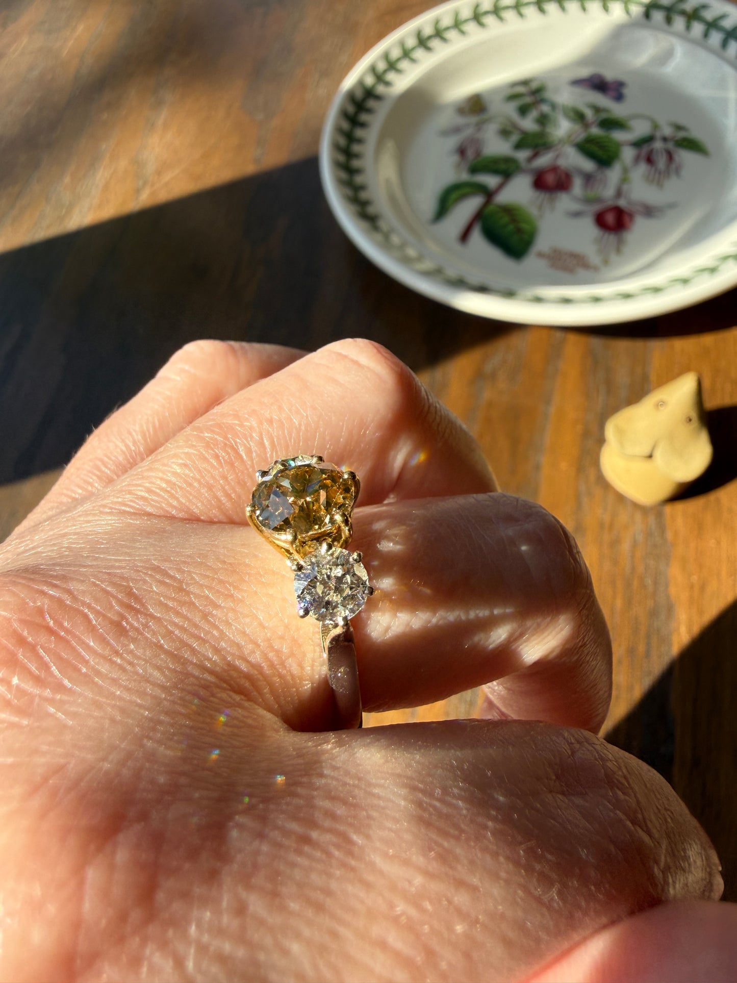 CHAMPAGNE Fancy Light BROWN Cognac Three Stone 3.3 Carats Old Mine Cut DIAMOND Ring 18k Yellow White Gold Vintage Art Deco Tall Stacker Band