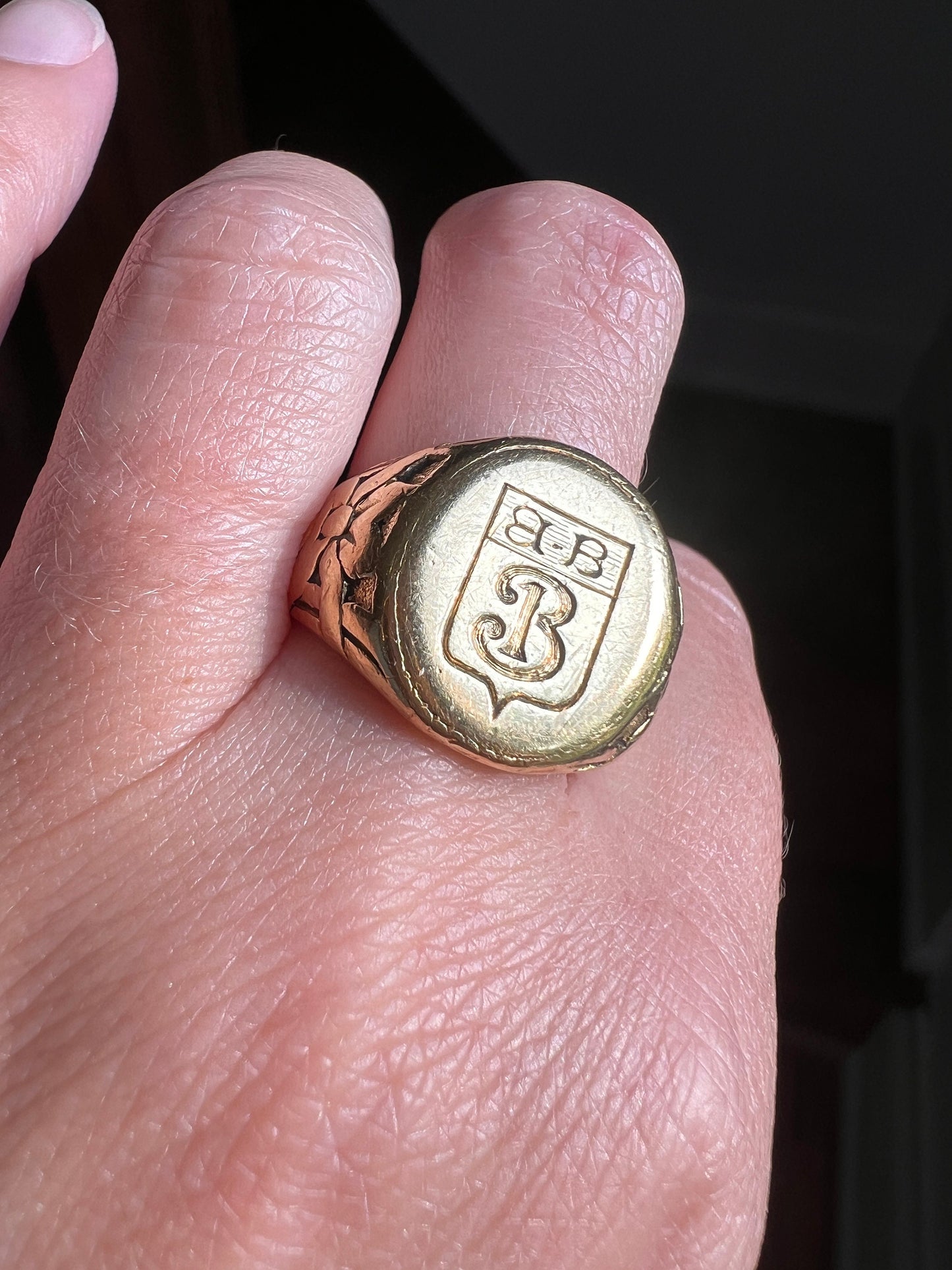 HEAVY 18.2g (!) Initial B SHIELD French Antique 18k Gold XL Signet Ring Extra Chunky Wide Band Unisex Man Monogram Carved Embossed Shoulders