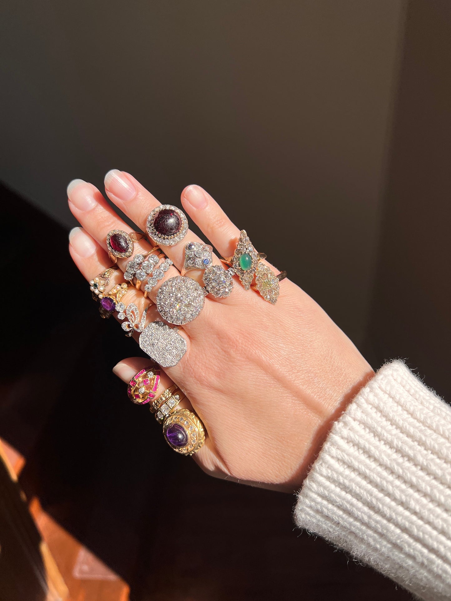 Sweet VICTORIAN Antique Pearl & Emerald Daisy Ring Floral 18k Gold Romantic Gift Figural Forget Me Not Flower Green Center Ornate