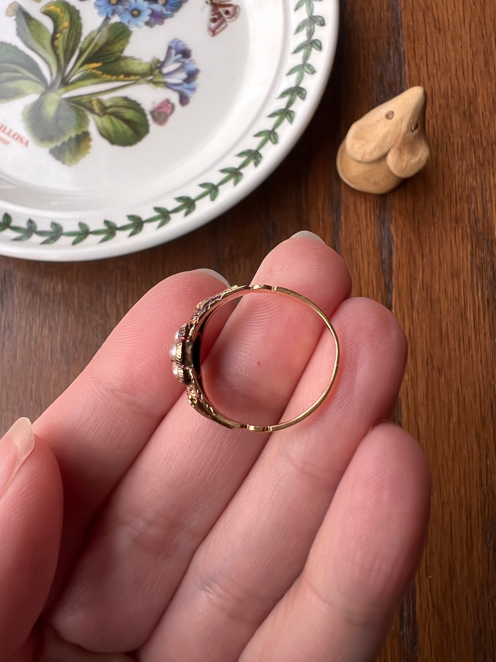 Sweet VICTORIAN Antique Pearl & Emerald Daisy Ring Floral 18k Gold Romantic Gift Figural Forget Me Not Flower Green Center Ornate