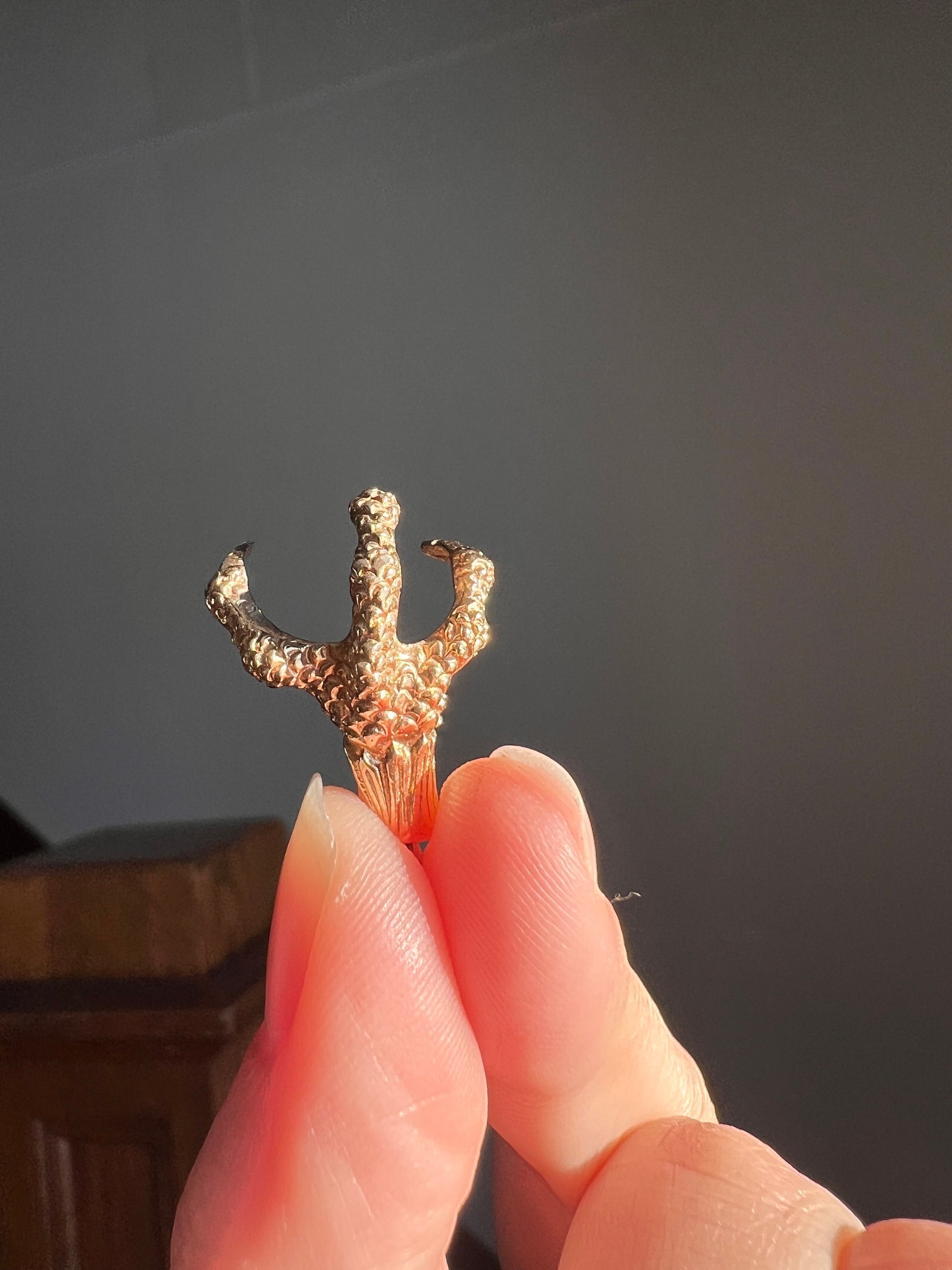 CLAW Vintage to ANTIQUE 4g 9k GOLD Eagle Talon Figural Pendant Raptor Neckmess Neckstack Lifelike Scales Unique Unisex Gift Griffin Dragon