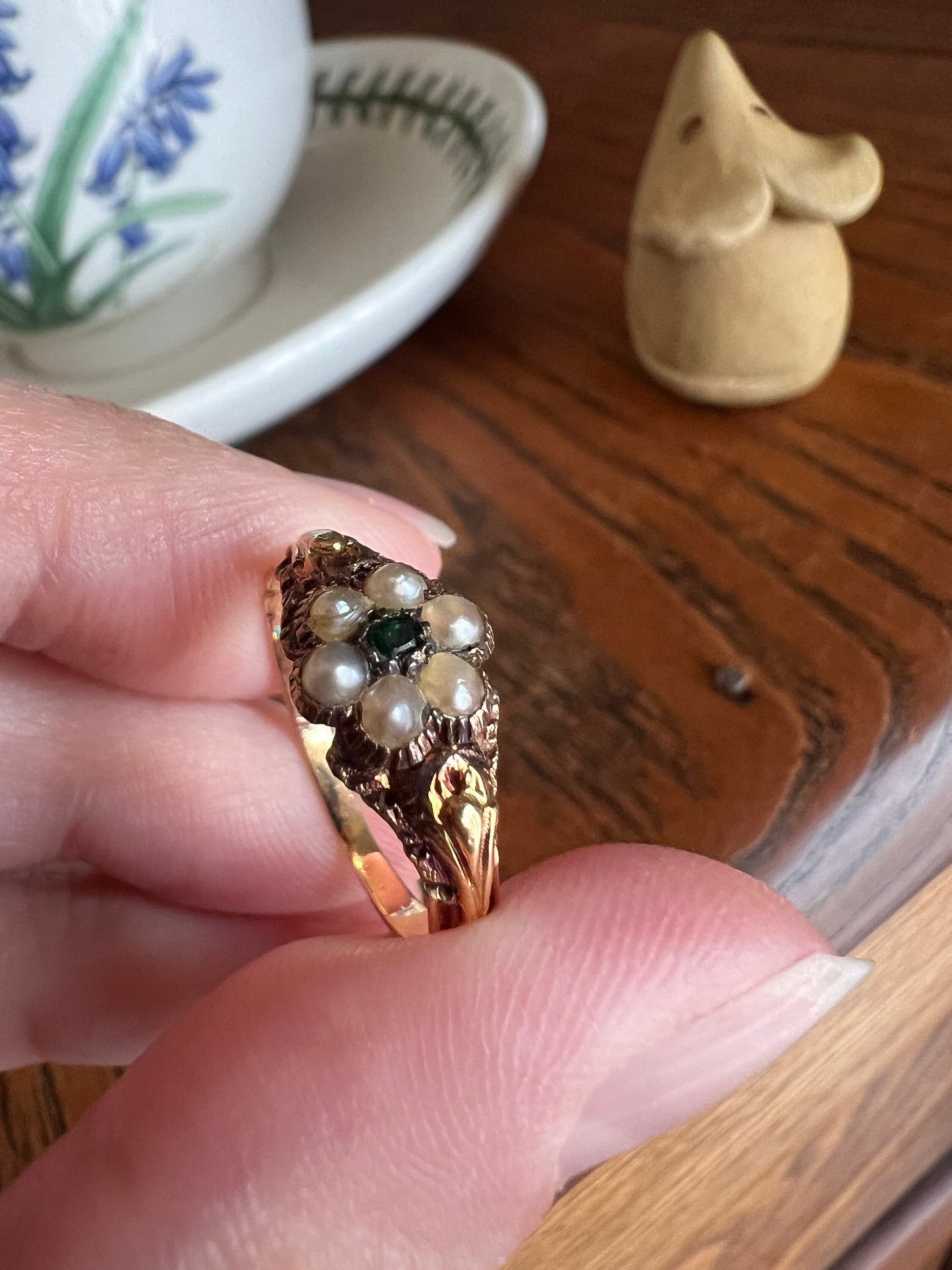 Sweet VICTORIAN Antique Pearl & Emerald Daisy Ring Floral 18k Gold Romantic Gift Figural Forget Me Not Flower Green Center Ornate