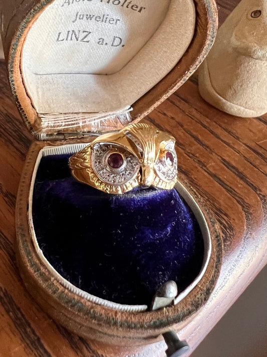 OWL Vintage 18k Gold Figural Ring Diamond and Ruby Eyes Red 3D Detail Chunky Stacker Wisdom Wealth Luck Fortune Unique Gift Feather Texture