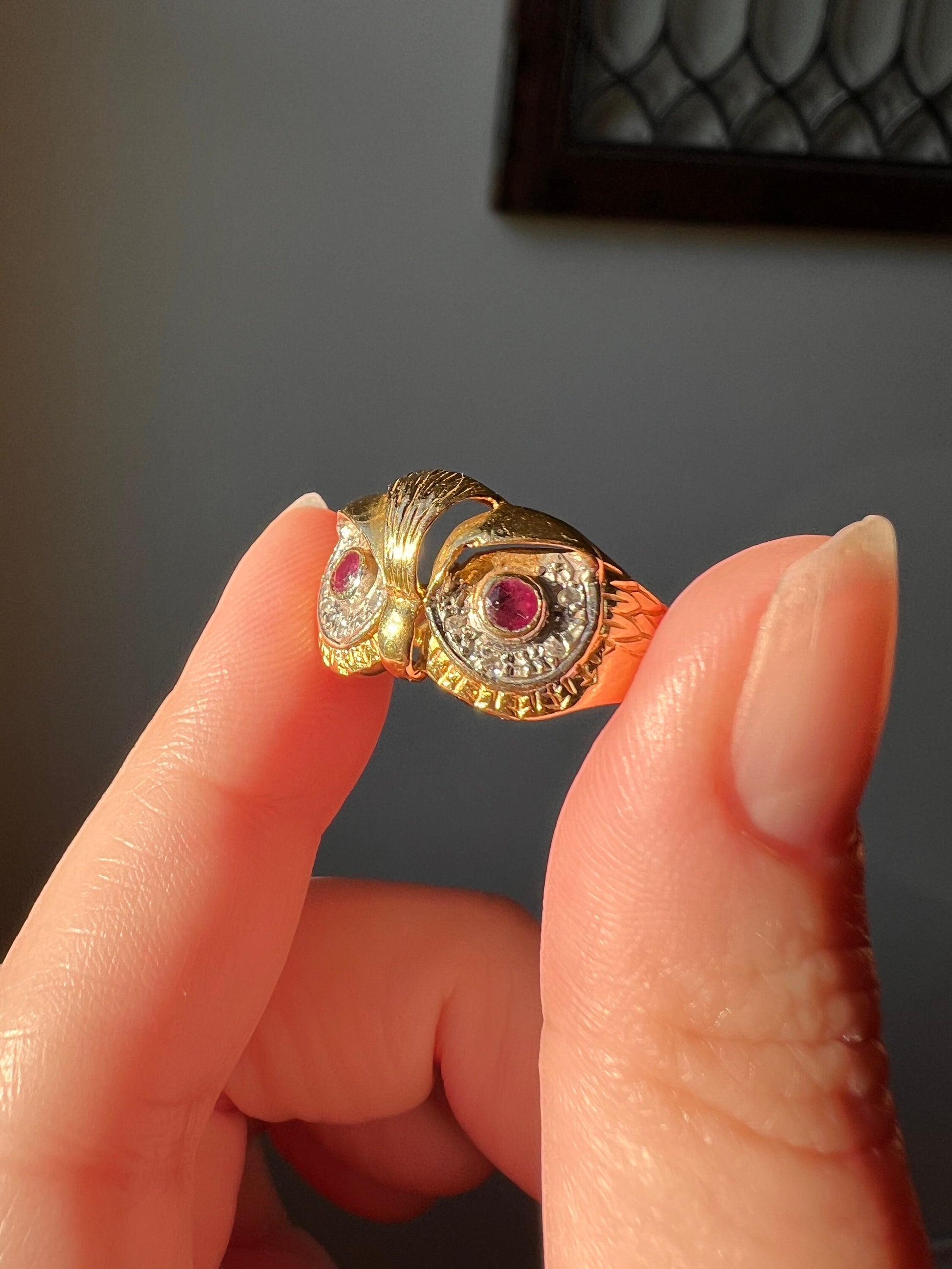 OWL Vintage 18k Gold Figural Ring Diamond and Ruby Eyes Red 3D Detail Chunky Stacker Wisdom Wealth Luck Fortune Unique Gift Feather Texture