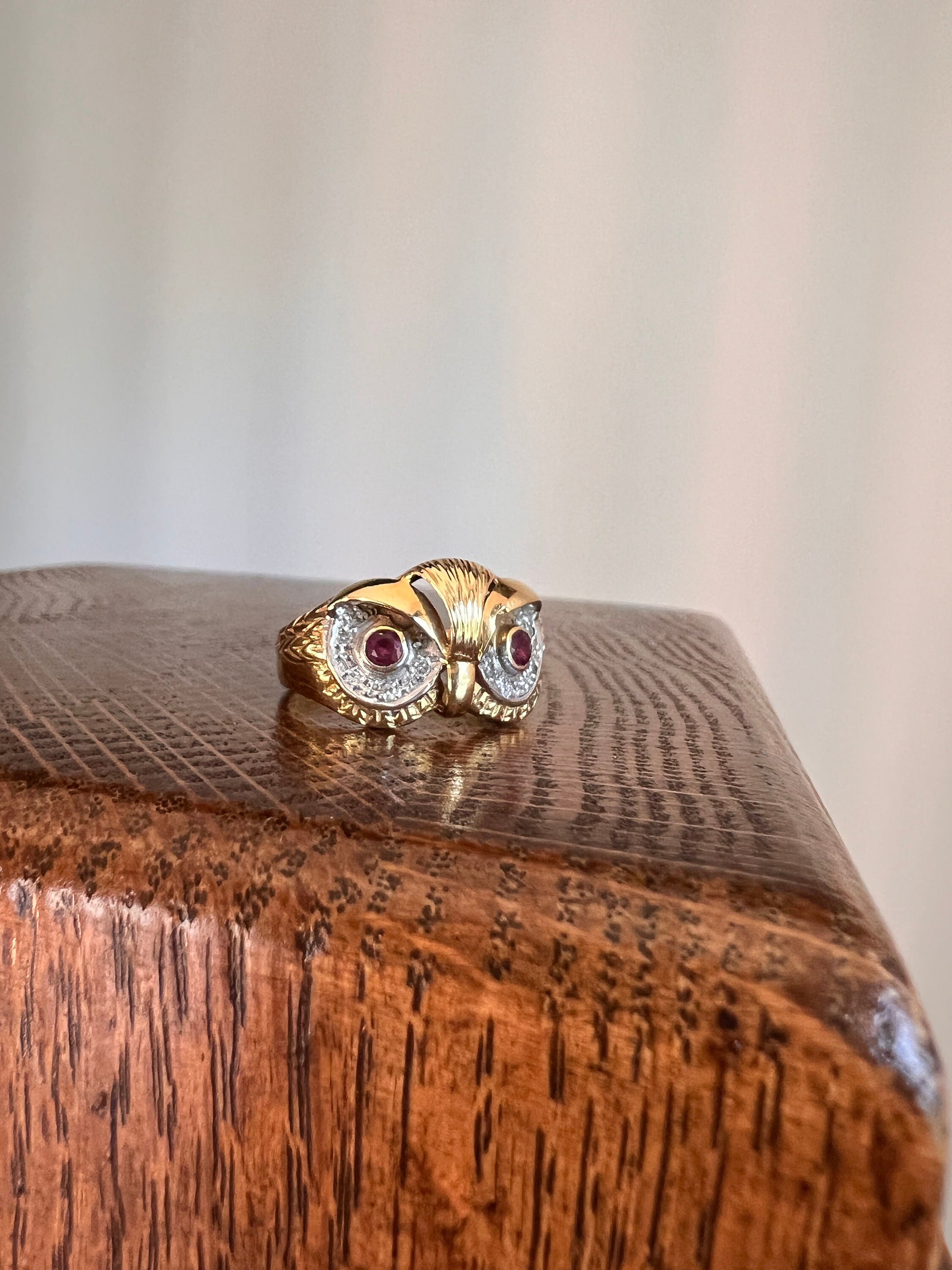 OWL Vintage 18k Gold Figural Ring Diamond and Ruby Eyes Red 3D Detail Chunky Stacker Wisdom Wealth Luck Fortune Unique Gift Feather Texture