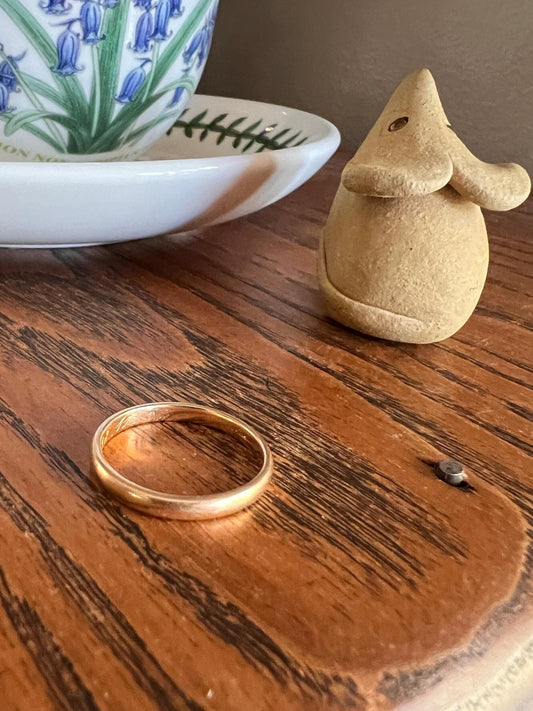 DATED Mid Century Vintage Ring French 18k Gold 2.5mm Wide Comfort Fit Band Stacker Shimmer Buttery Glow Retro Unique Gift Minimalist Nov. 28