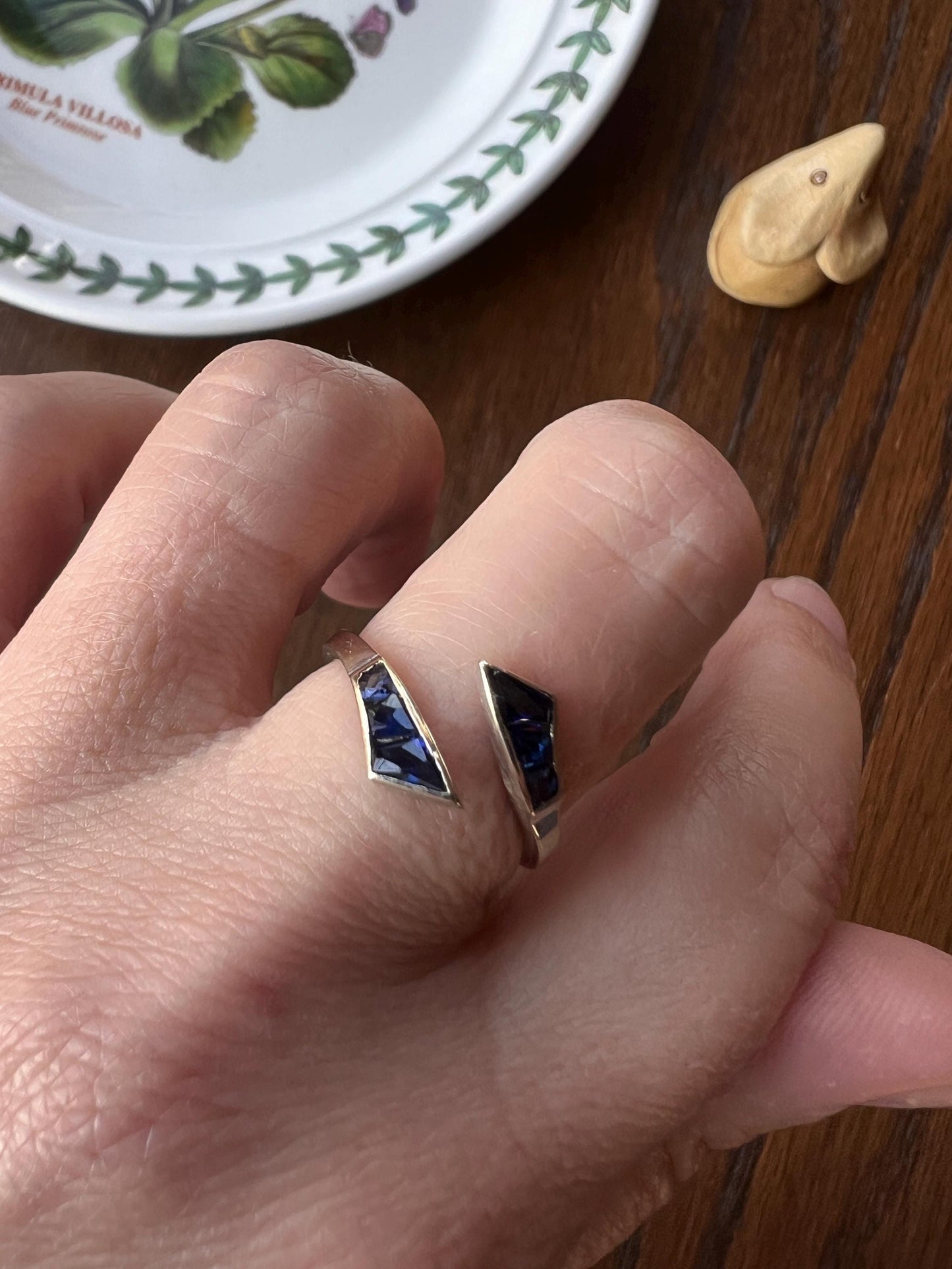 UNIQUE Blue SAPPHIRE Lozenge Trapezoid Cut French Vintage to Art Deco Bypass Ring Stacker 18k White Gold Solid Geometric Flared Band