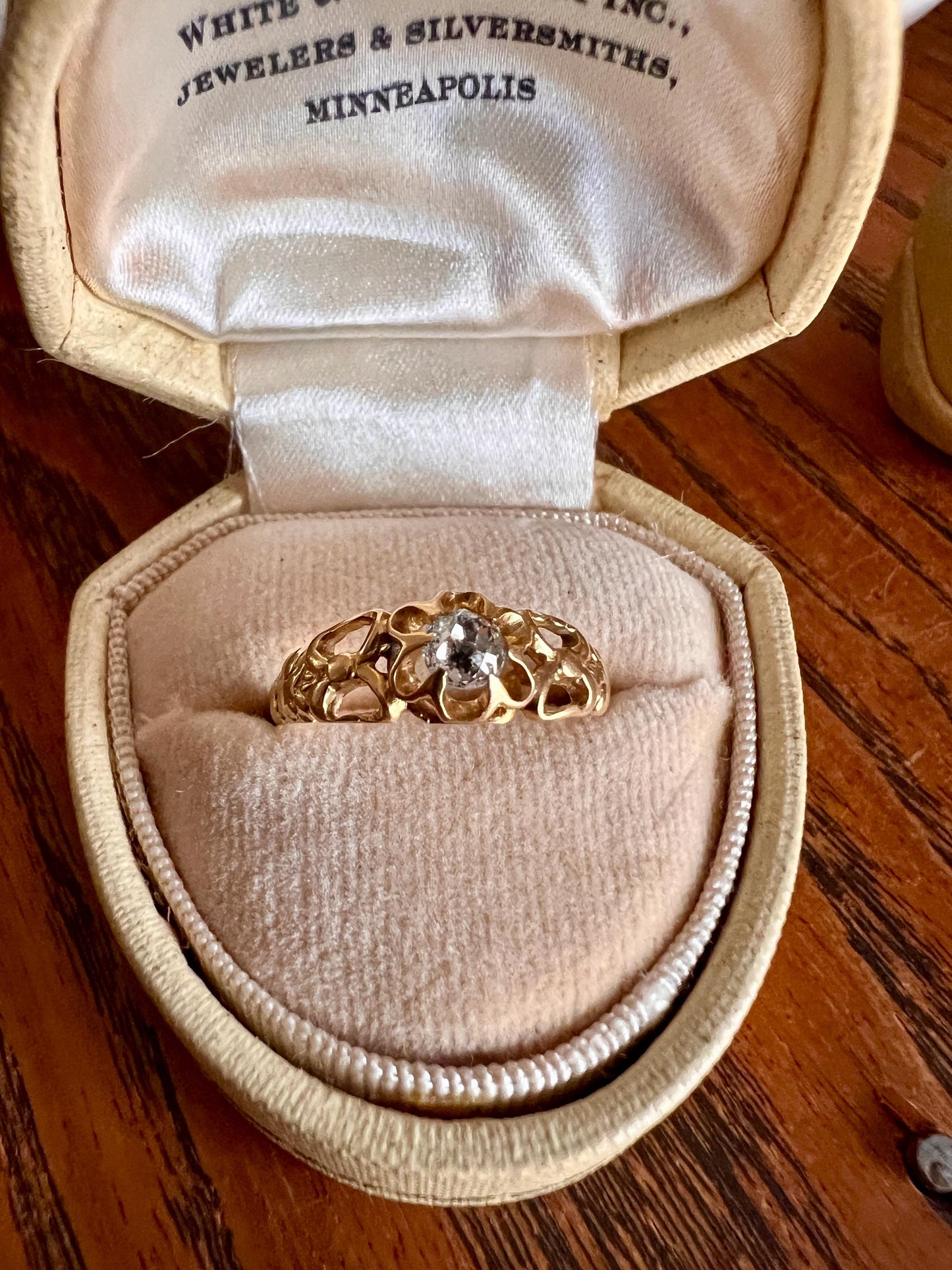 BOWS Antique Victorian Old Mine Cut DIAMOND Solitaire Openwork Buttercup French 18k Gold Solid Figural Stacker Romantic Gift Engagement OmC