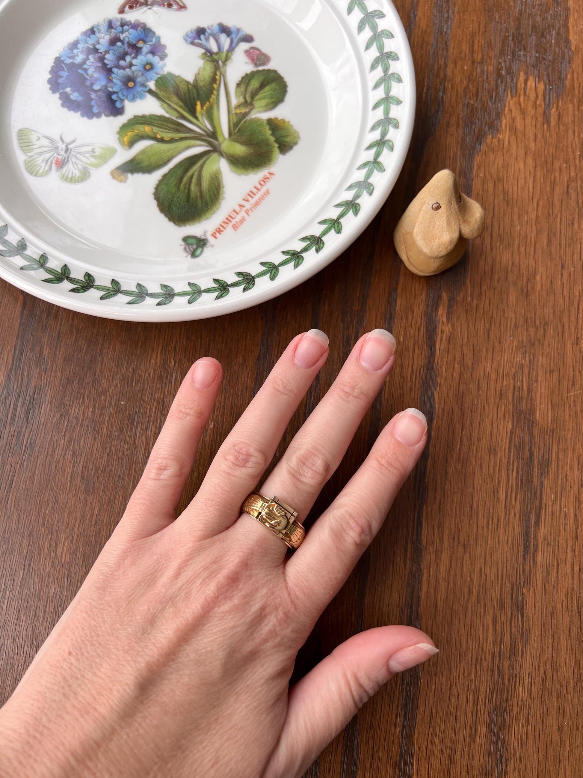 Rare Mazel Tov FEDE Hands Gimmel LOCKET Ring OPENING Secret Panel Doors Romantic Vintage Antique 18k Gold Ornate Band Stacker Romantic Gift