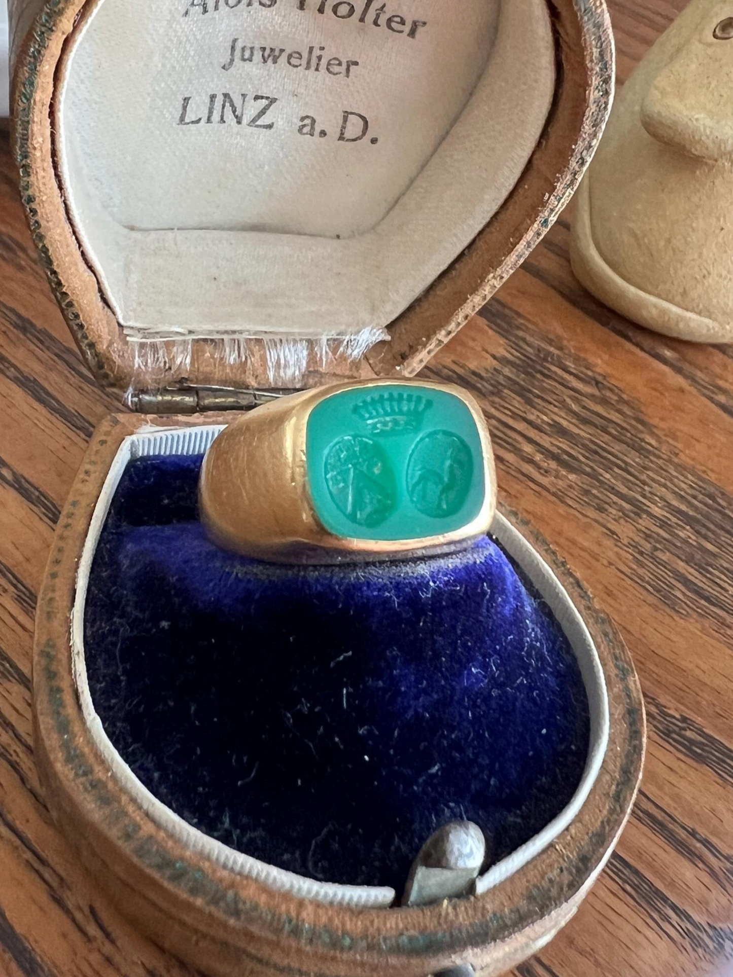 Green CHRYSOPRASE Antique SIGNET Ring French Nobility 18k Gold Belle Epoque Unisex Man Gift Coat of Arms Heraldic Crest Deer Moon Star Bunny