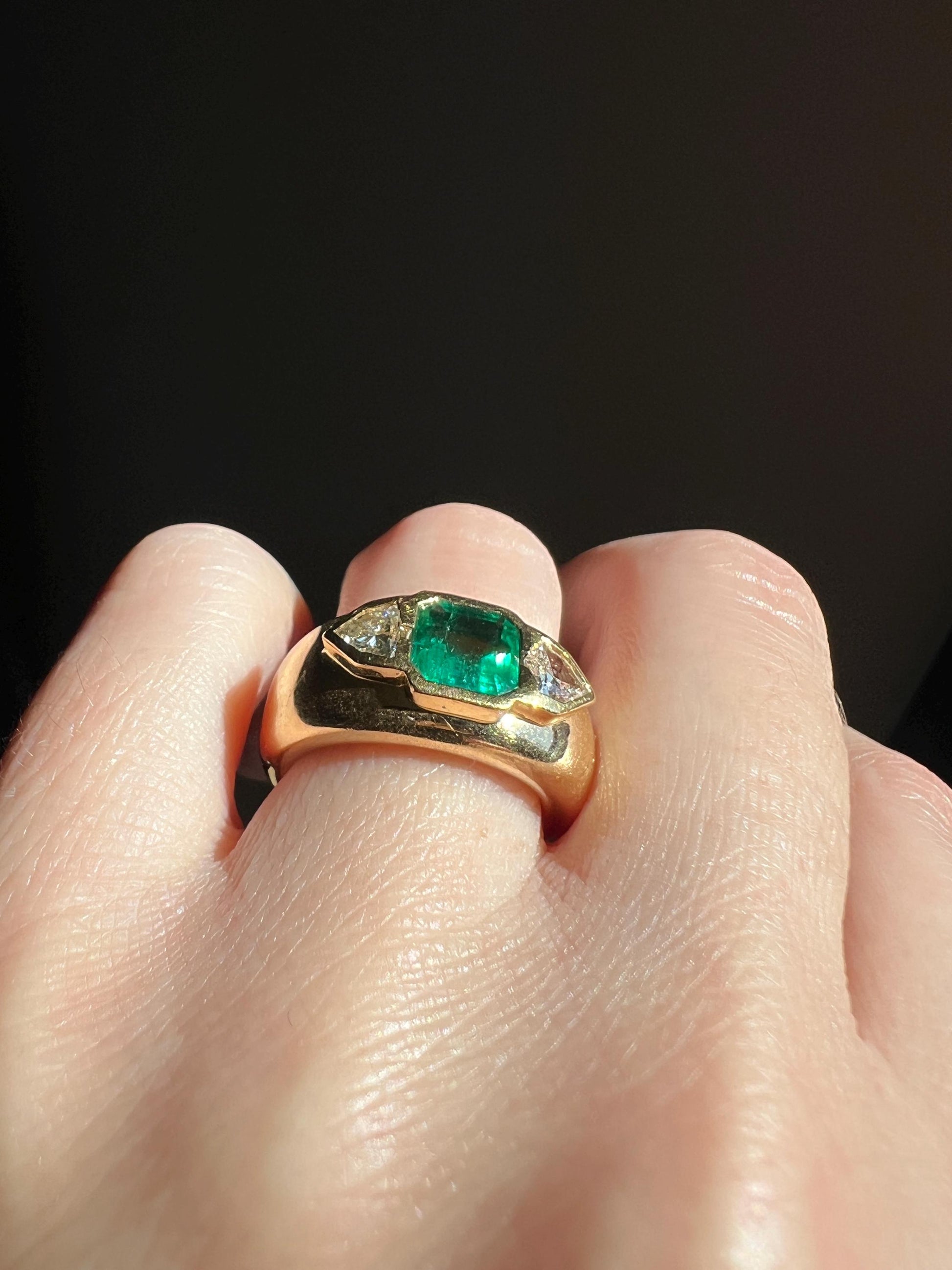 HEXAGON SHIELD Diamond Green EMERALD Chunky Vintage Three Stone Gypsy Ring French 18k Gold Wide Band Natural Geometric Unique Trillion Heavy