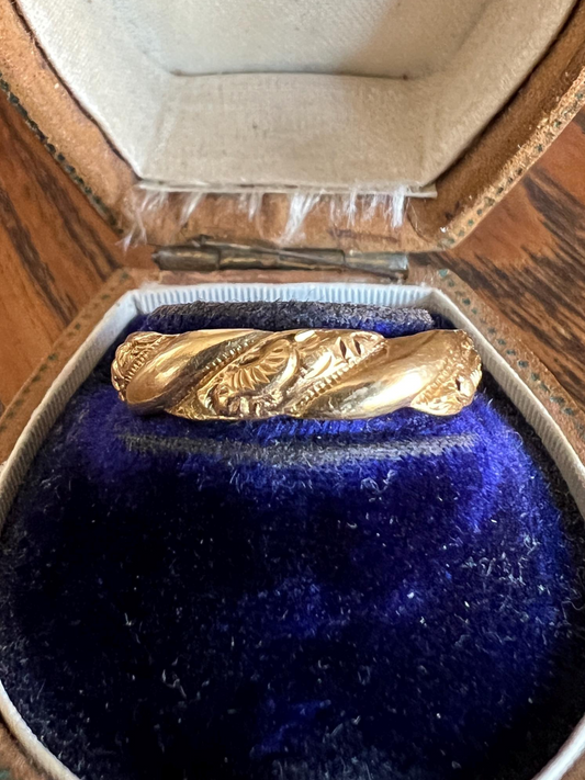 FLORAL Embossed Angled Scrolled Victorian French ANTIQUE Hallmark Wedding Band 18k Gold Solid Eternity Ring Engraved Stacker