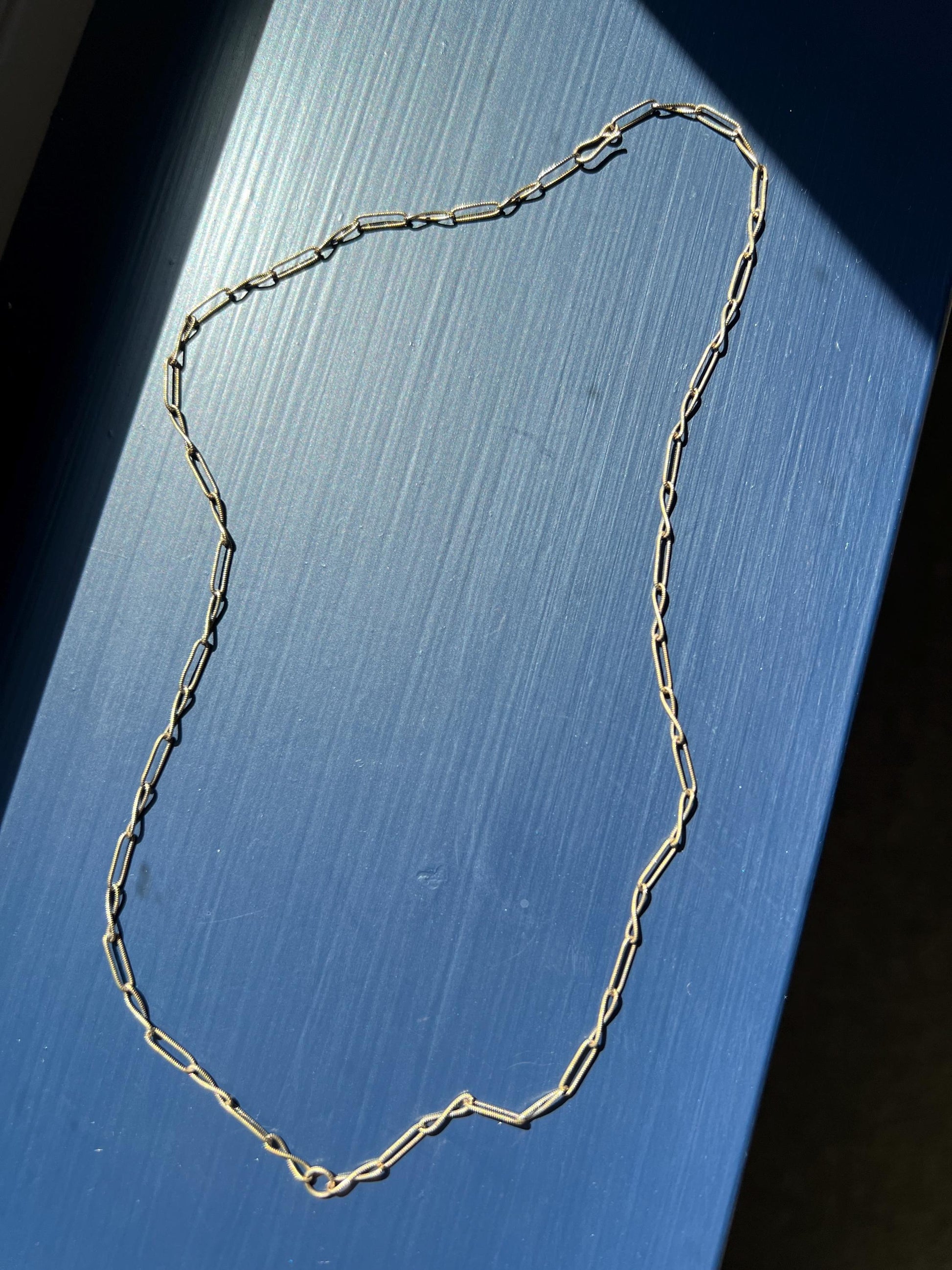 Antique VICTORIAN Ribbed Link Paperclip Twist Chain 14k Gold Layering Warm Neckmess Neckstack Unique Link Old Hook Clasp Pendant Holder