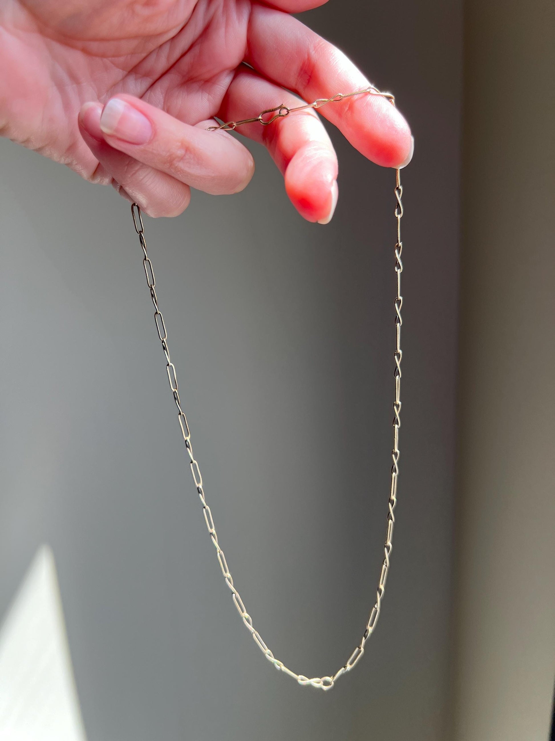 Antique VICTORIAN Ribbed Link Paperclip Twist Chain 14k Gold Layering Warm Neckmess Neckstack Unique Link Old Hook Clasp Pendant Holder