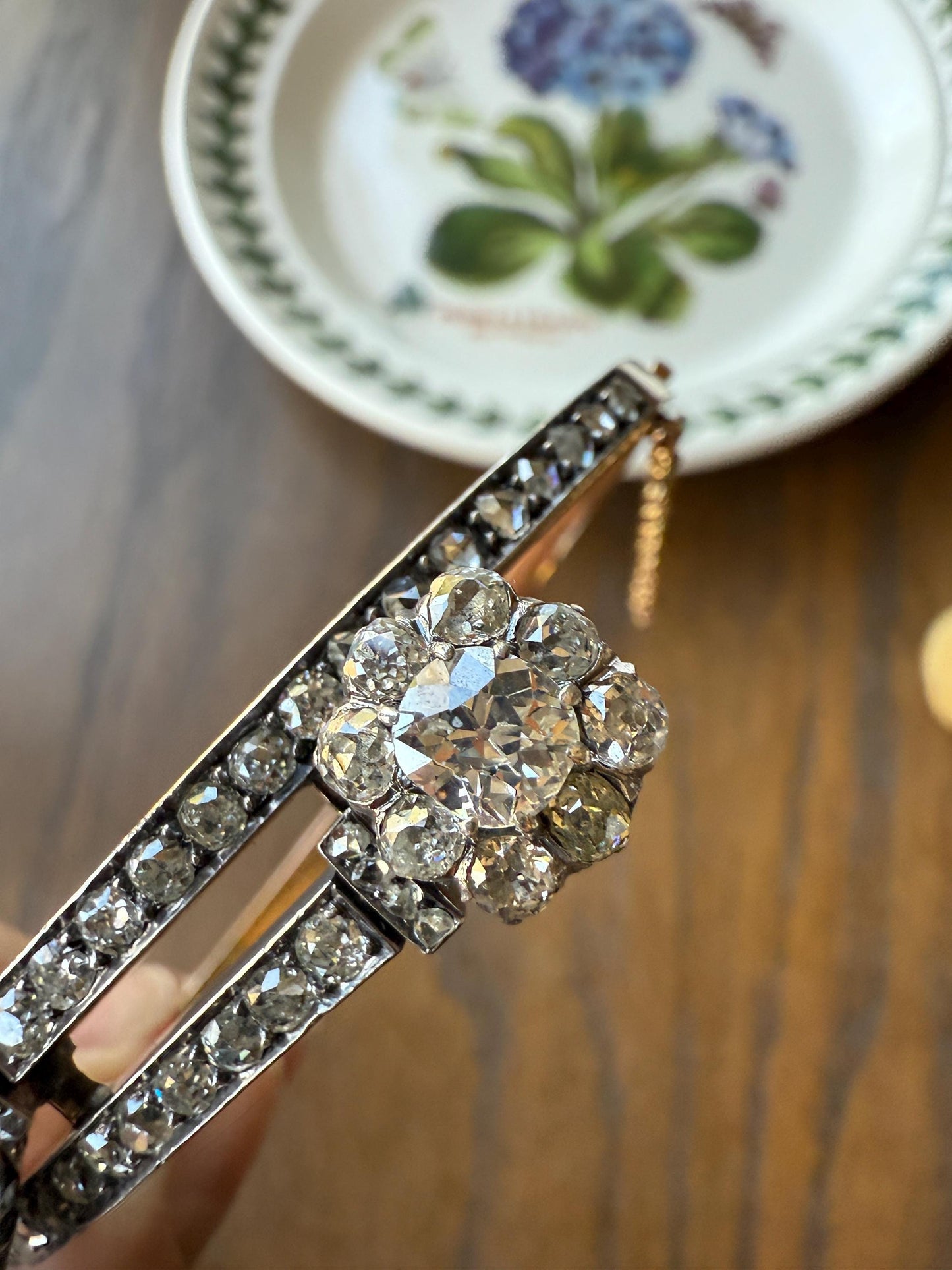 ANTIQUE 6 Carats Double Daisy CLUSTER 56 Old Mine & Rose Cut DIAMONDS French Hinged Bangle Bracelet 18k Gold Belle Epoque 6Ctw OmC