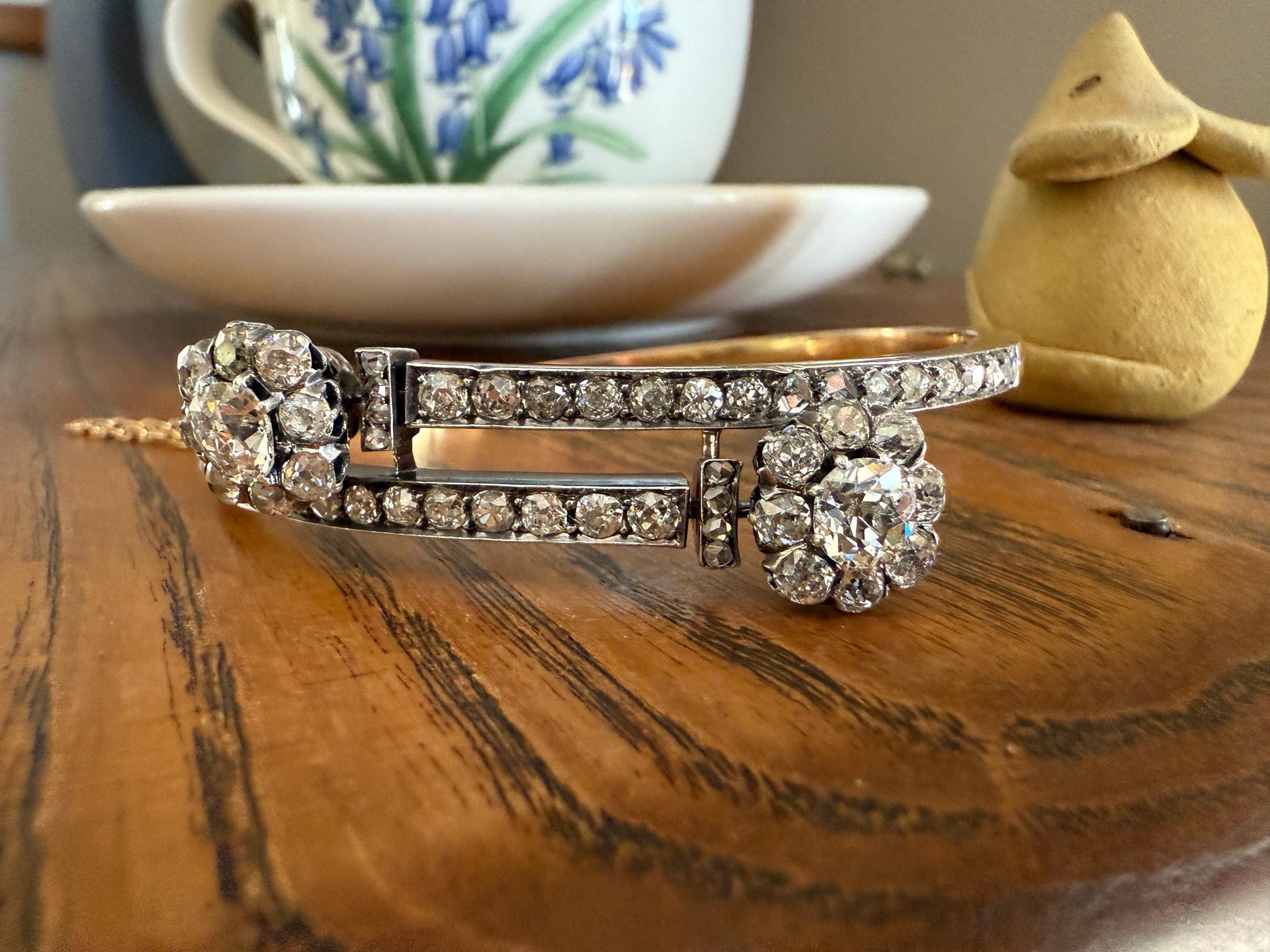 ANTIQUE 6 Carats Double Daisy CLUSTER 56 Old Mine & Rose Cut DIAMONDS French Hinged Bangle Bracelet 18k Gold Belle Epoque 6Ctw OmC