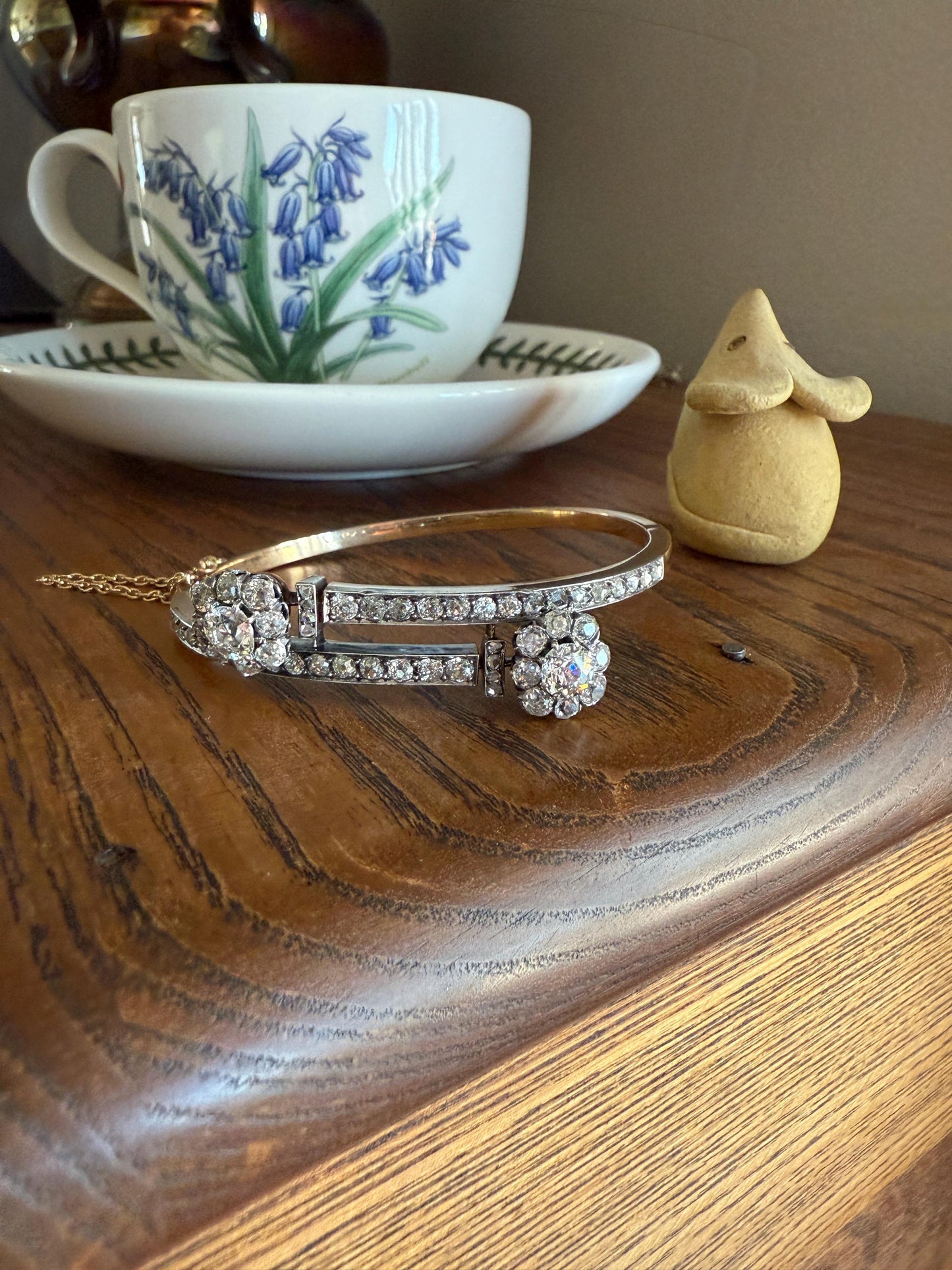 ANTIQUE 6 Carats Double Daisy CLUSTER 56 Old Mine & Rose Cut DIAMONDS French Hinged Bangle Bracelet 18k Gold Belle Epoque 6Ctw OmC