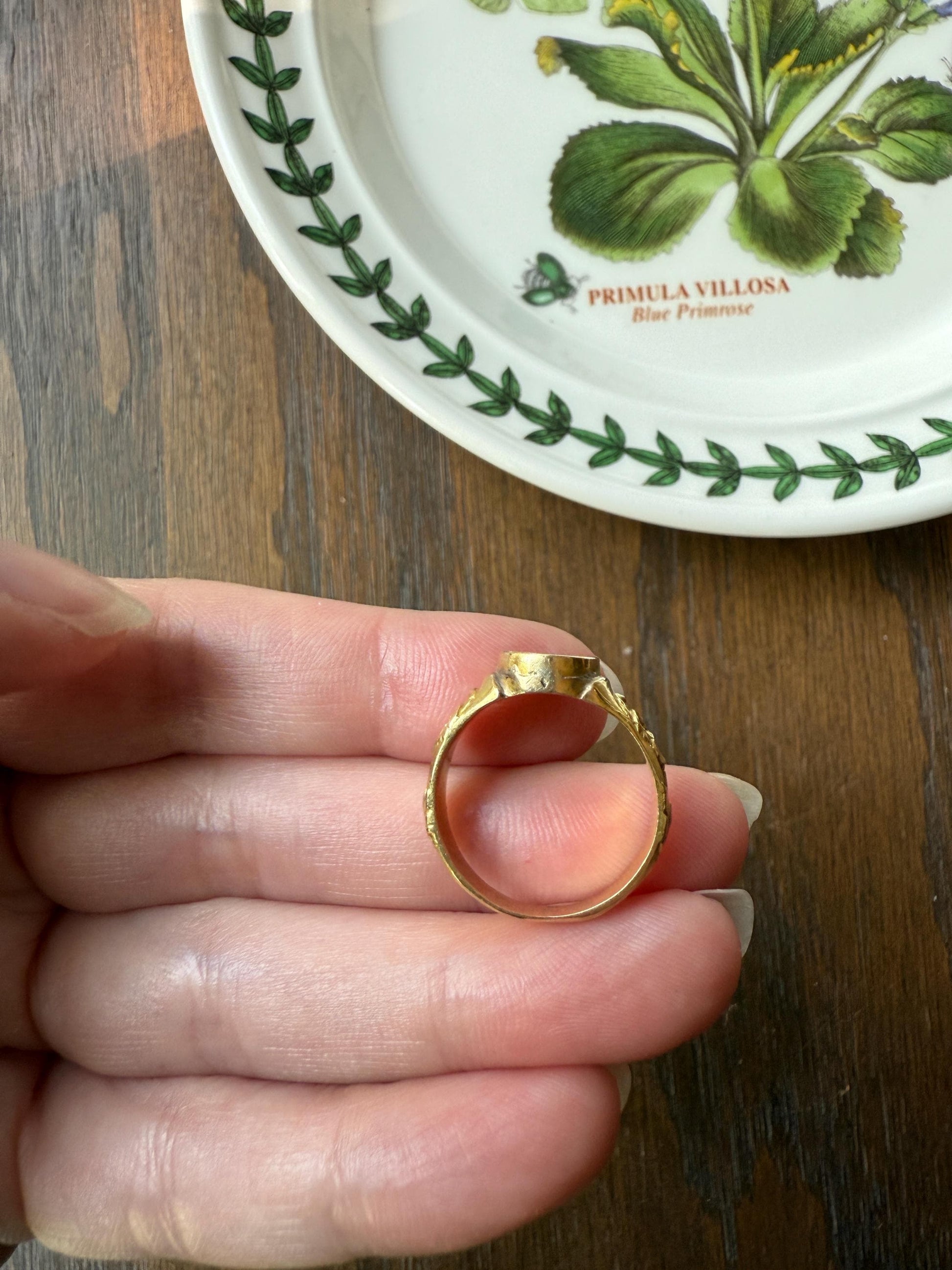 PANSY Signet Ornate Initial Monogram Delicious Floral French Art NOUVEAU Antique Belle Epoque 18k Gold Ring Former Secret Locket Poison Band