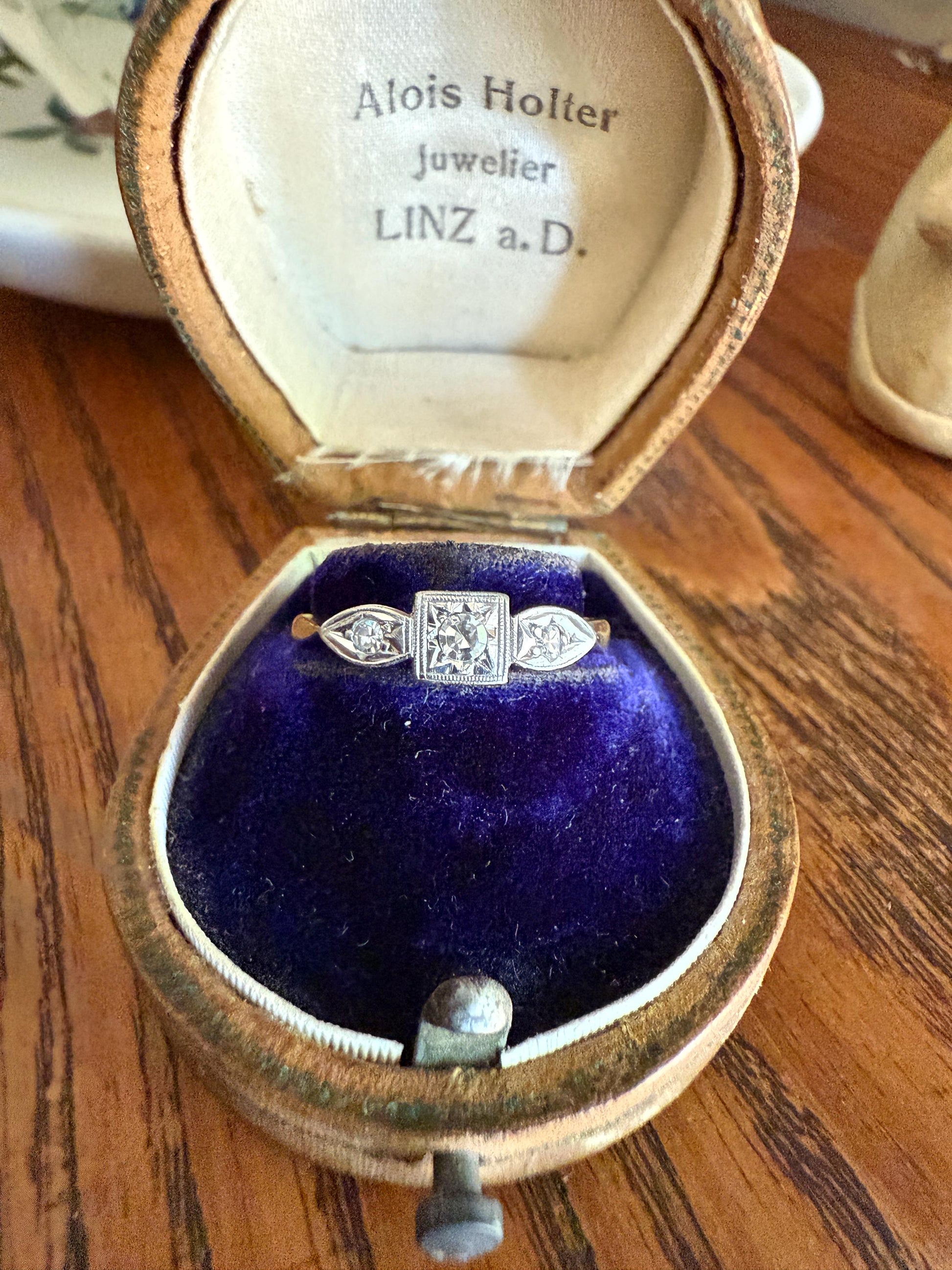 Three Stone Diamond Starburst Bezel Antique Art Deco Skinny Wedding Band 9k Gold Platinum Solid Stacker Ring Single Cut Dainty Engagement