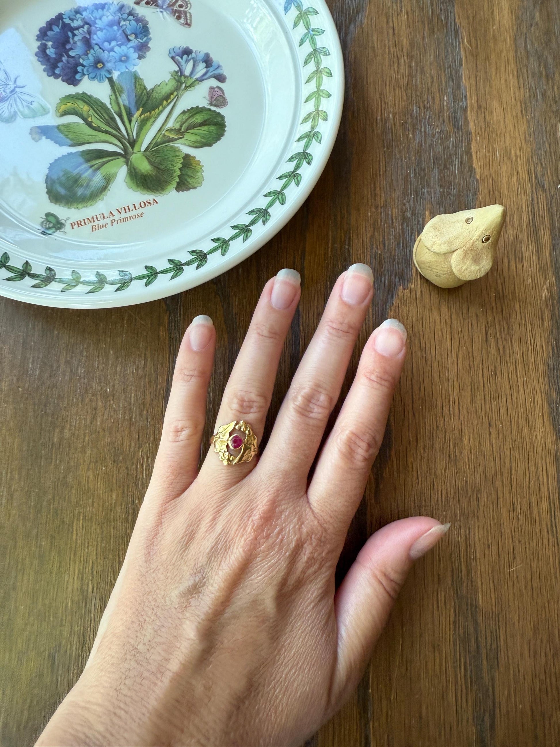IVY Leaf and Berry Ruby French Antique 18k Gold Figural Belle Epoque Art Nouveau Ring Stacker Leaves Romantic Gift Pink Red Stacker Band