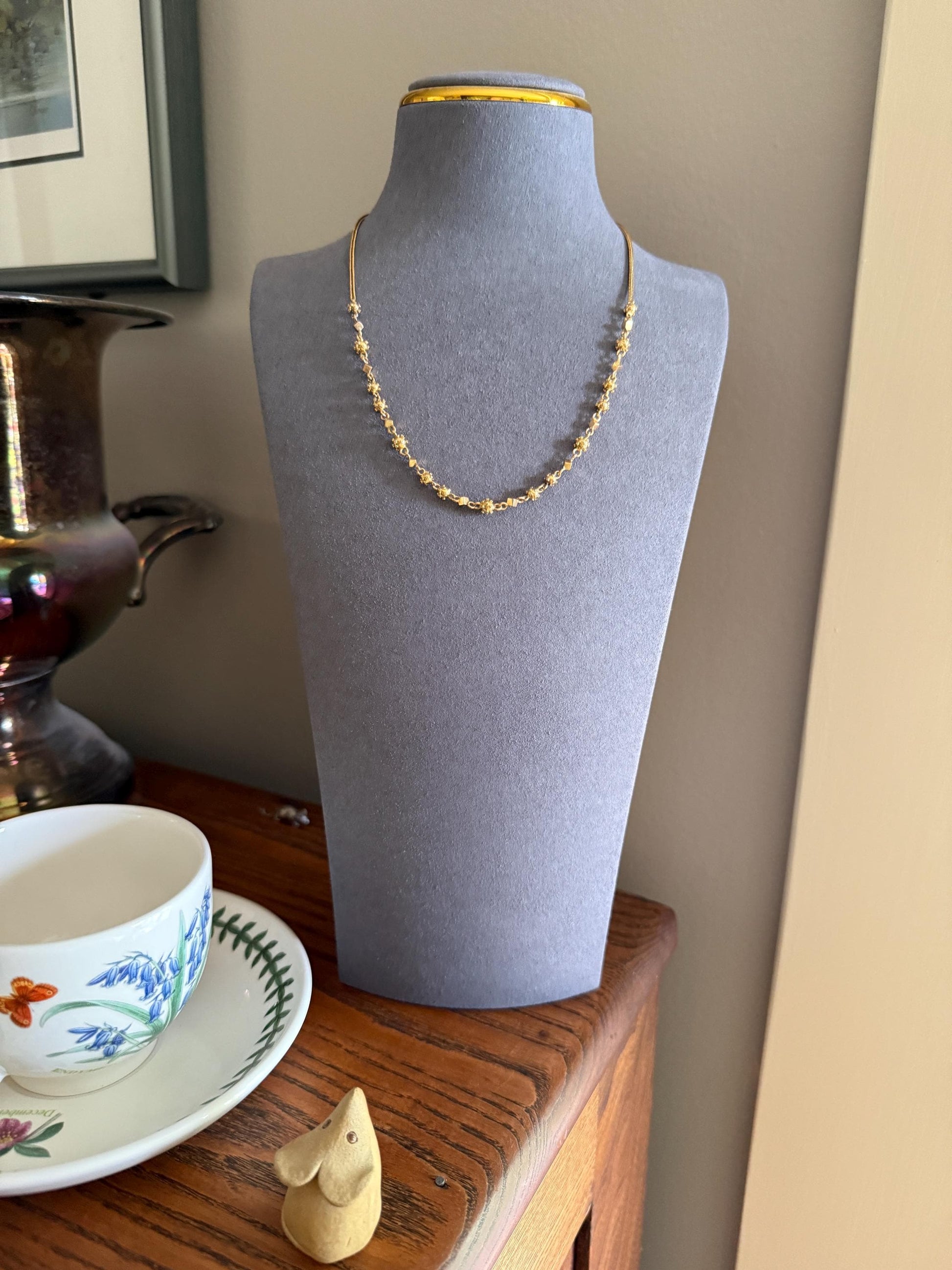 CUBE & Spiked Ball Rivet French Early VICTORIAN 18k Gold Solid Mesh Chain 8.8g Necklace Pendant Holder Geometric Texture Glow Romantic Gift