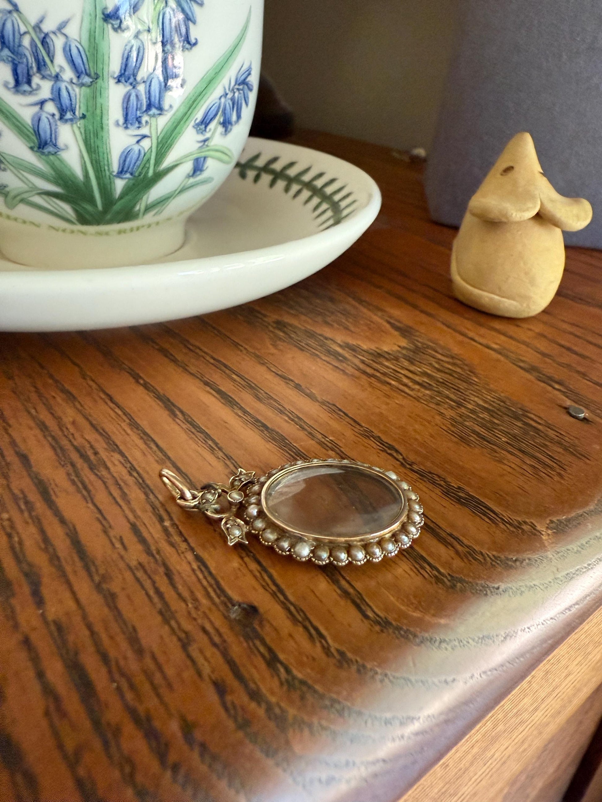 BOW Ribbon Crowned Oval Antique LOCKET Pendant VICTORIAN Era with Pearl Halo & Opening Back 9k Gold Romantic Gift Sweet Double Glass