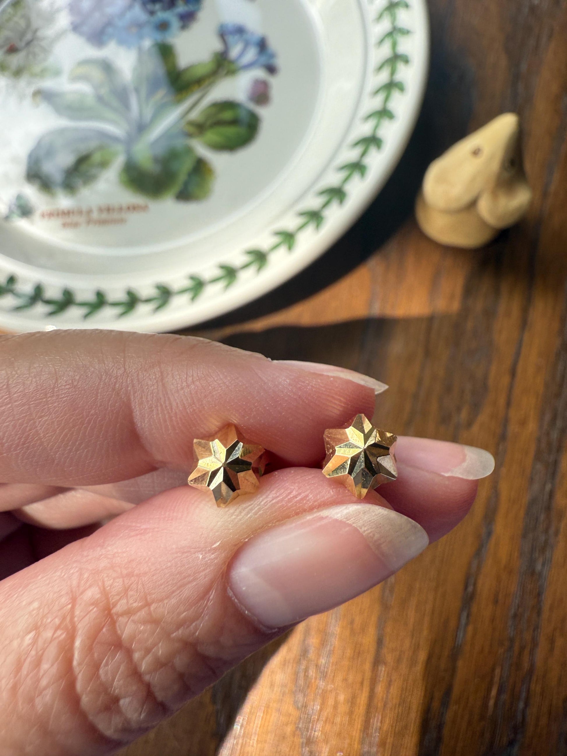 STARBURST 3D Studs Vintage 14k GOLD Solid Figural EARRINGS Romantic Gift Earstack Faceted Shimmer Stud Minimalist