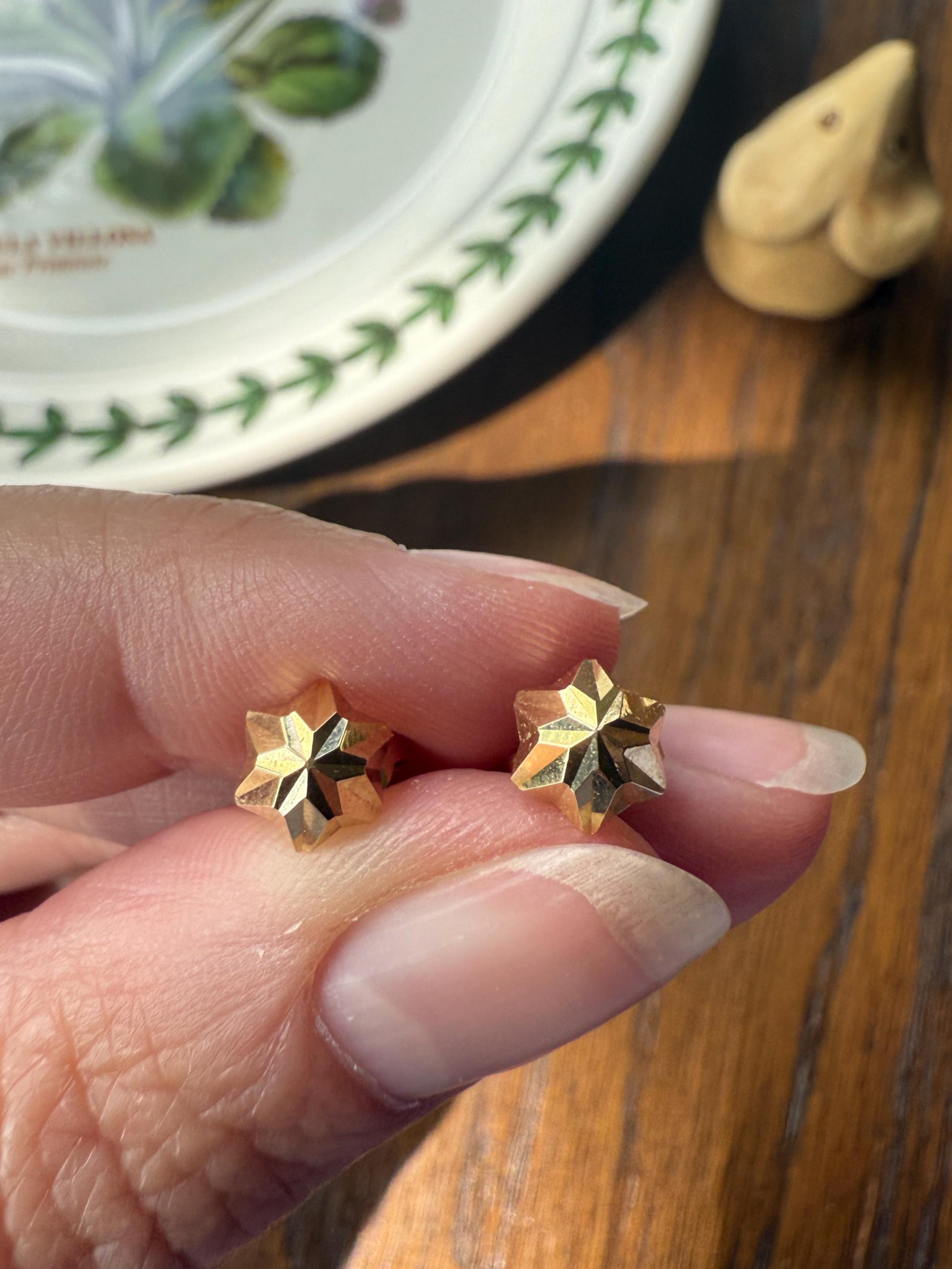 STARBURST 3D Studs Vintage 14k GOLD Solid Figural EARRINGS Faceted Shimmer Stud Minimalist