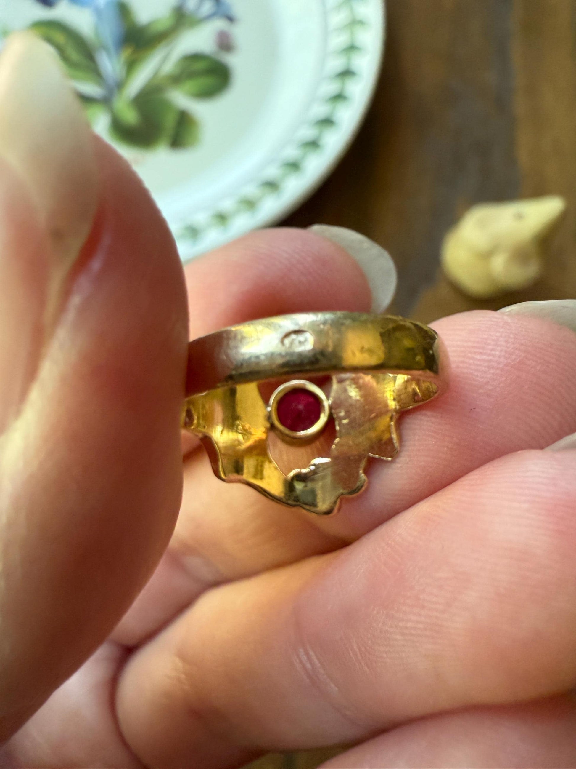 IVY Leaf and Berry Ruby French Antique 18k Gold Figural Belle Epoque Art Nouveau Ring Stacker Leaves Romantic Gift Pink Red Stacker Band