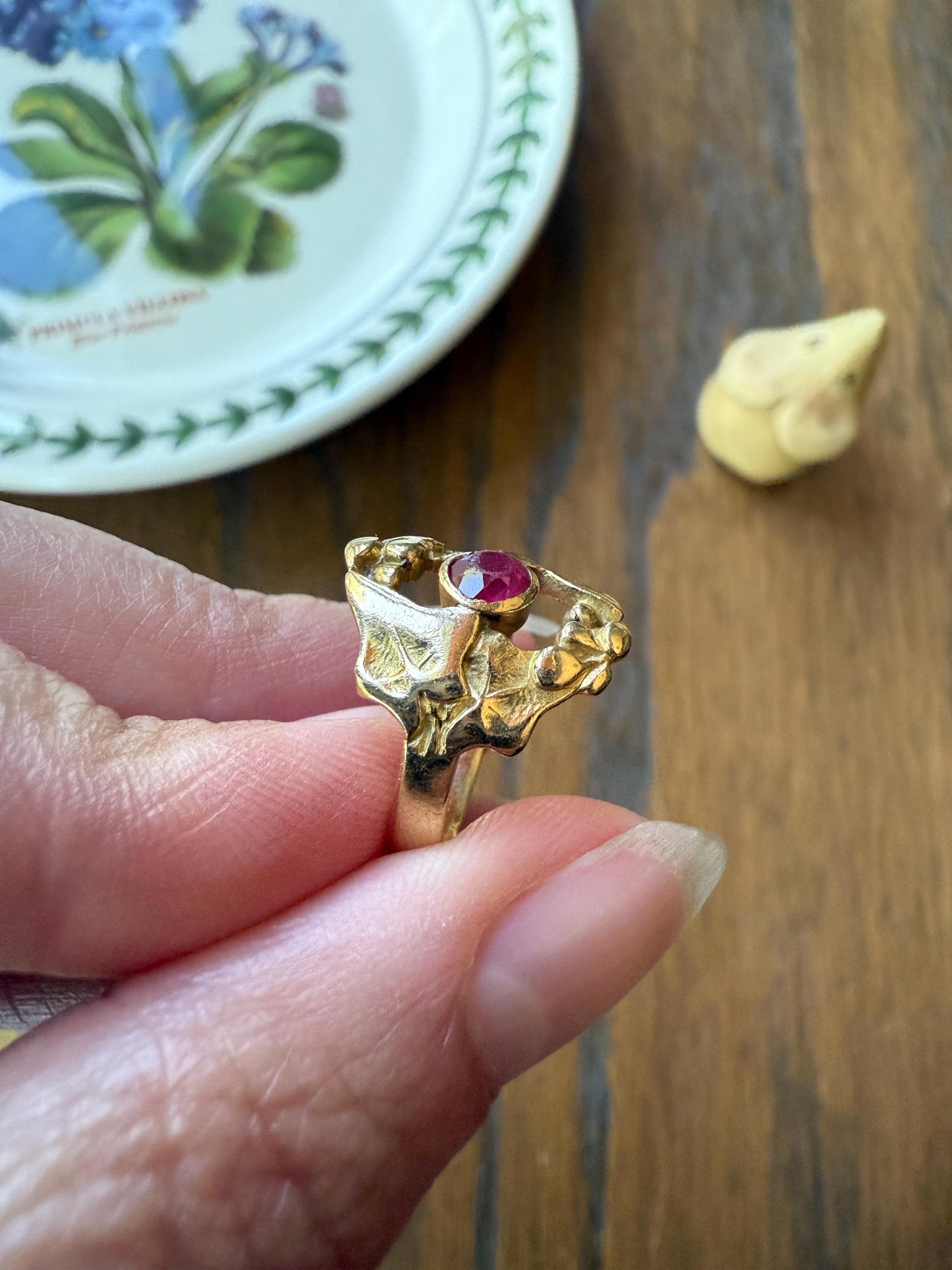 IVY Leaf and Berry Ruby French Antique 18k Gold Figural Belle Epoque Art Nouveau Ring Stacker Leaves Romantic Gift Pink Red Stacker Band
