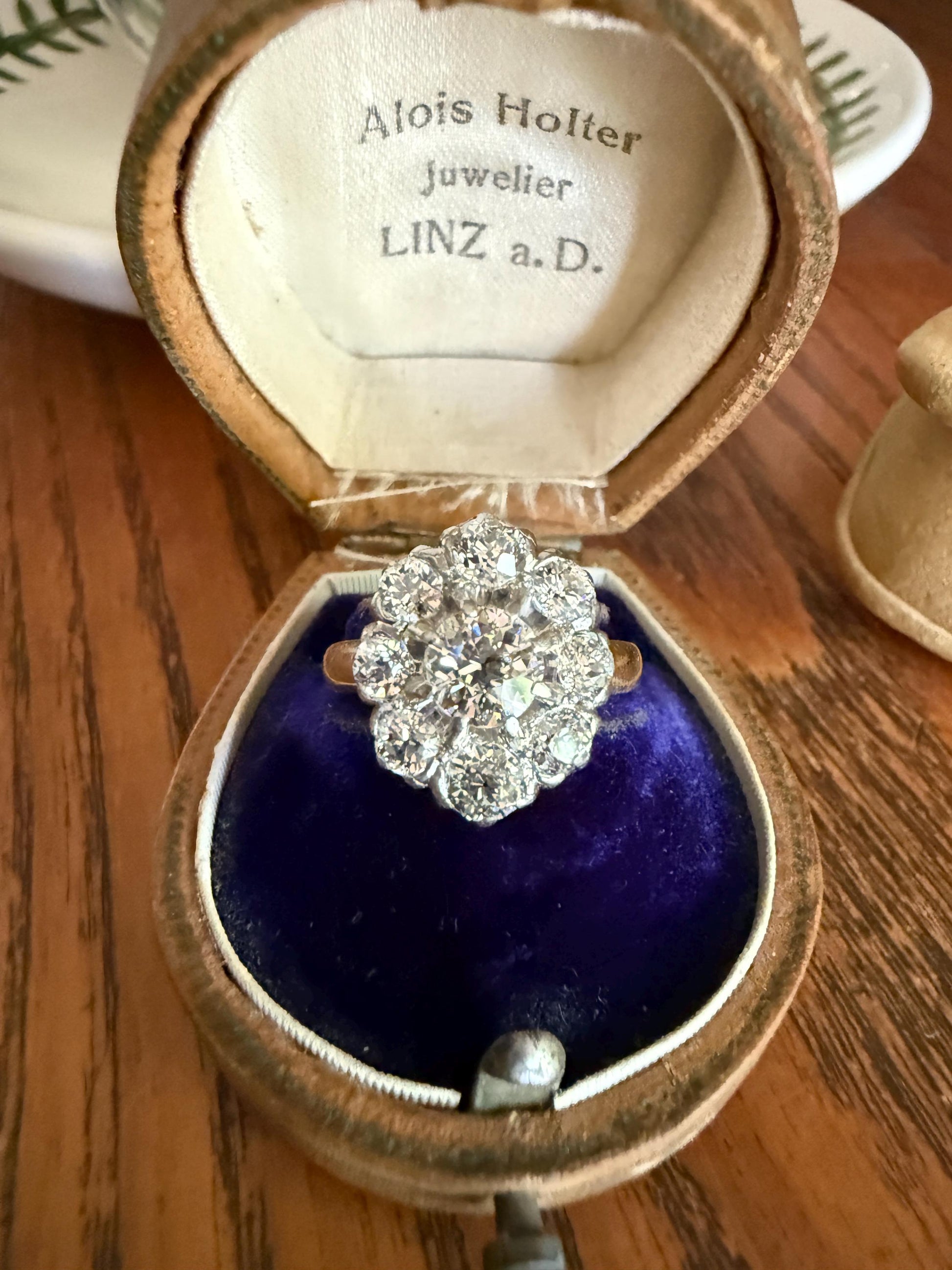 ANTIQUE 2.6 Carat 9 Old Mine Cut DIAMOND Daisy Cluster Ring 18k Gold & PLATINUM Belle Epoque Romantic Gift OmC Victorian Oval 2.6Ctw OmC