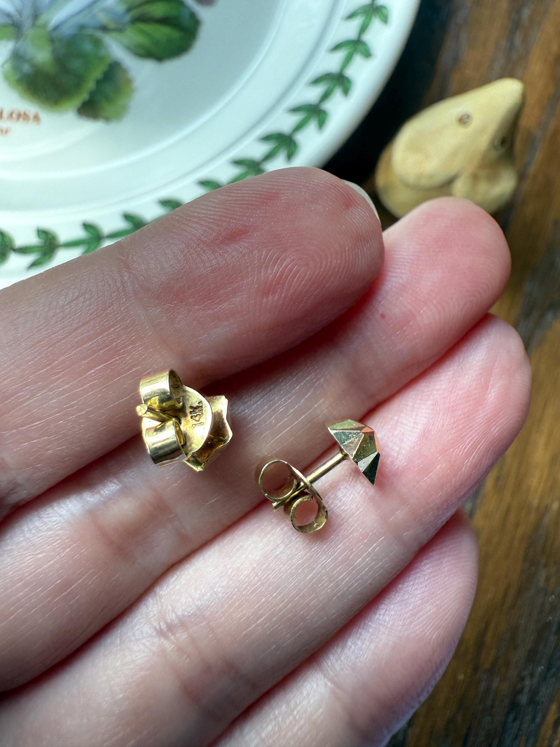 STARBURST 3D Studs Vintage 14k GOLD Solid Figural EARRINGS Romantic Gift Earstack Faceted Shimmer Stud Minimalist