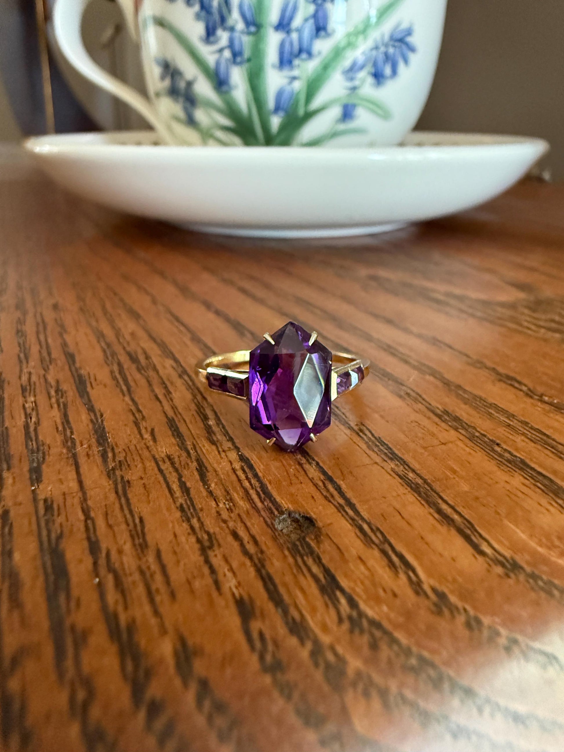 HEXAGON Kite Cut Shield Panel Vintage Purple AMETHYST Ring 9k Gold Rectangular Cut Shoulders Vintage Romantic Gift Colorful Stacker Not 10k