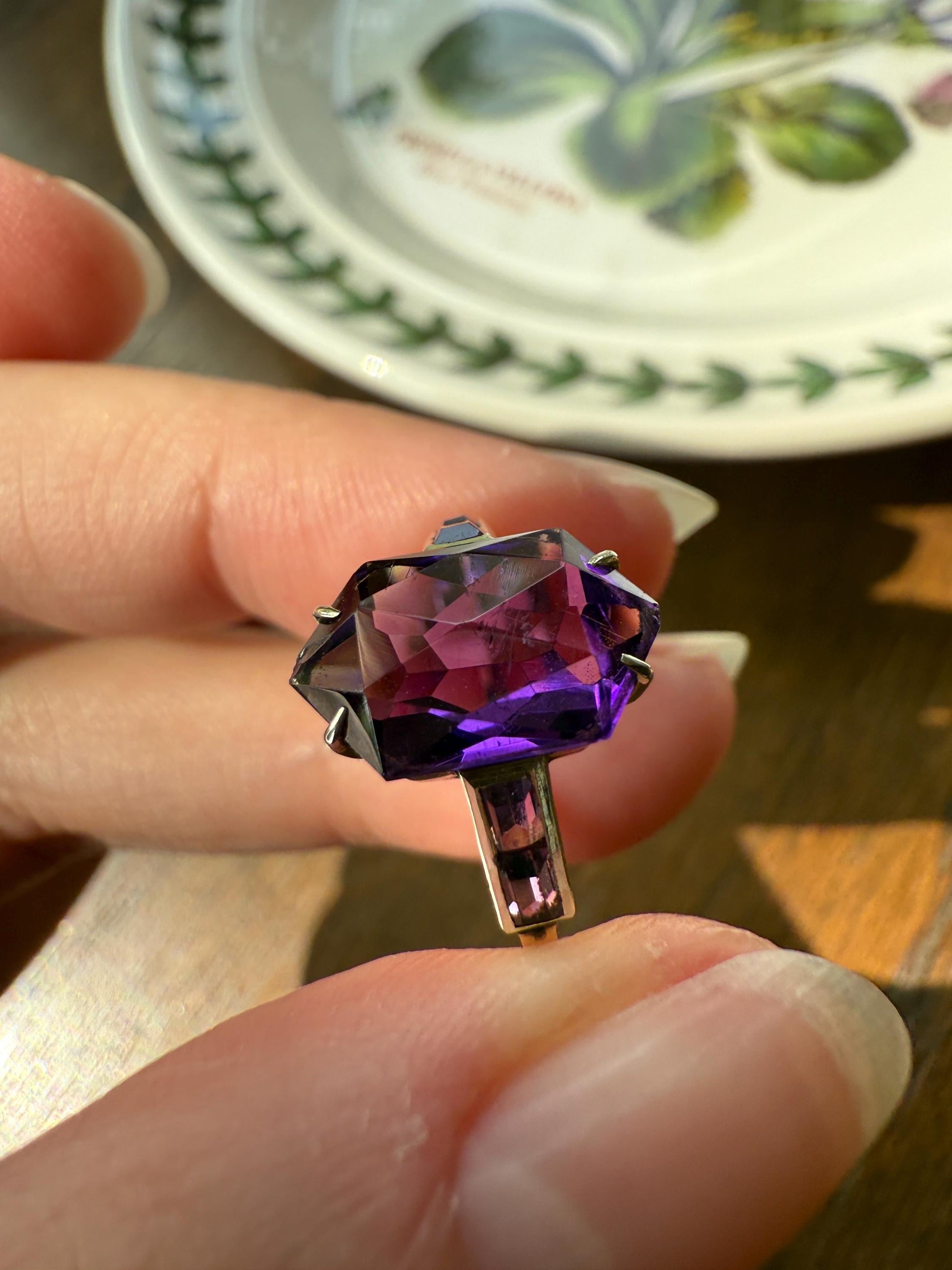 HEXAGON Kite Cut Shield Panel Vintage Purple AMETHYST Ring 9k Gold Rectangular Cut Shoulders Vintage Romantic Gift Colorful Stacker Not 10k