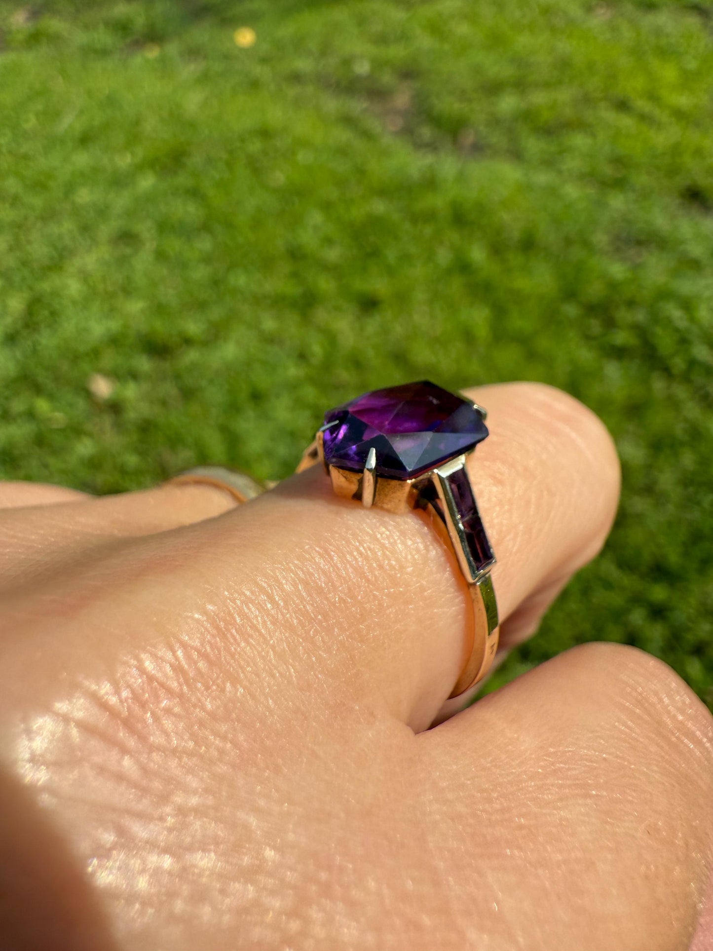 HEXAGON Kite Cut Shield Panel Vintage Purple AMETHYST Ring 9k Gold Rectangular Cut Shoulders Vintage Romantic Gift Colorful Stacker Not 10k