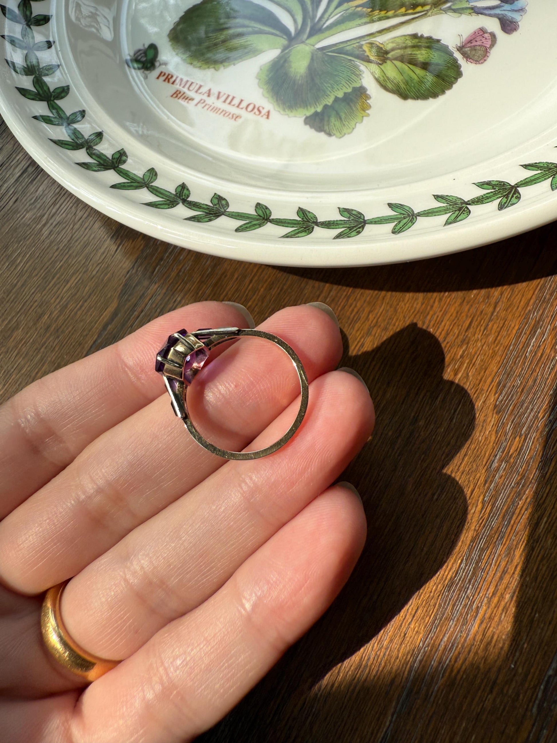 HEXAGON Kite Cut Shield Panel Vintage Purple AMETHYST Ring 9k Gold Rectangular Cut Shoulders Vintage Romantic Gift Colorful Stacker Not 10k