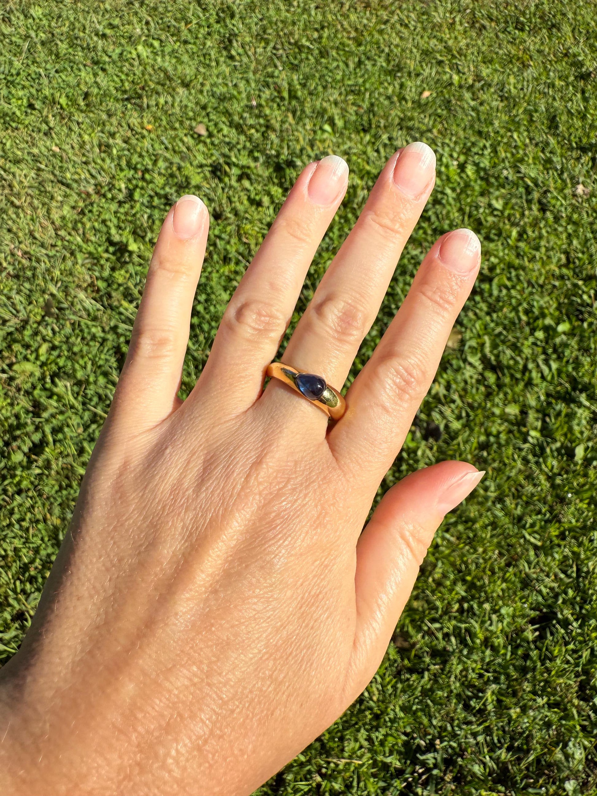 East West Teardrop Cabochon Cut SAPPHIRE Ring 7.6g 18k Gold Vintage Blue Domed Solitaire Stacker Gypsy Band Natural Blue Glow