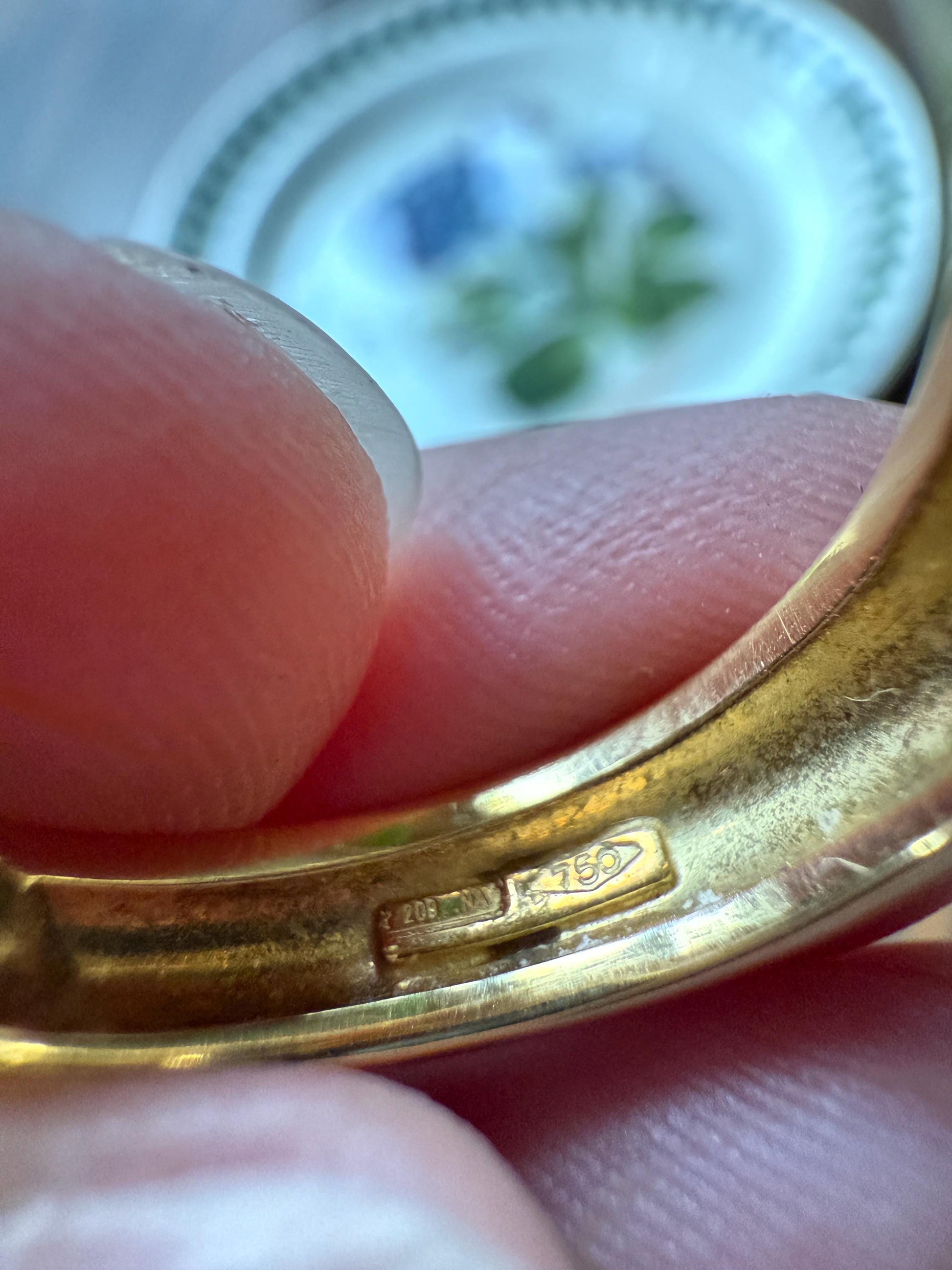 East West Teardrop Cabochon Cut SAPPHIRE Ring 7.6g 18k Gold Vintage Blue Domed Solitaire Stacker Gypsy Band Natural Blue Glow